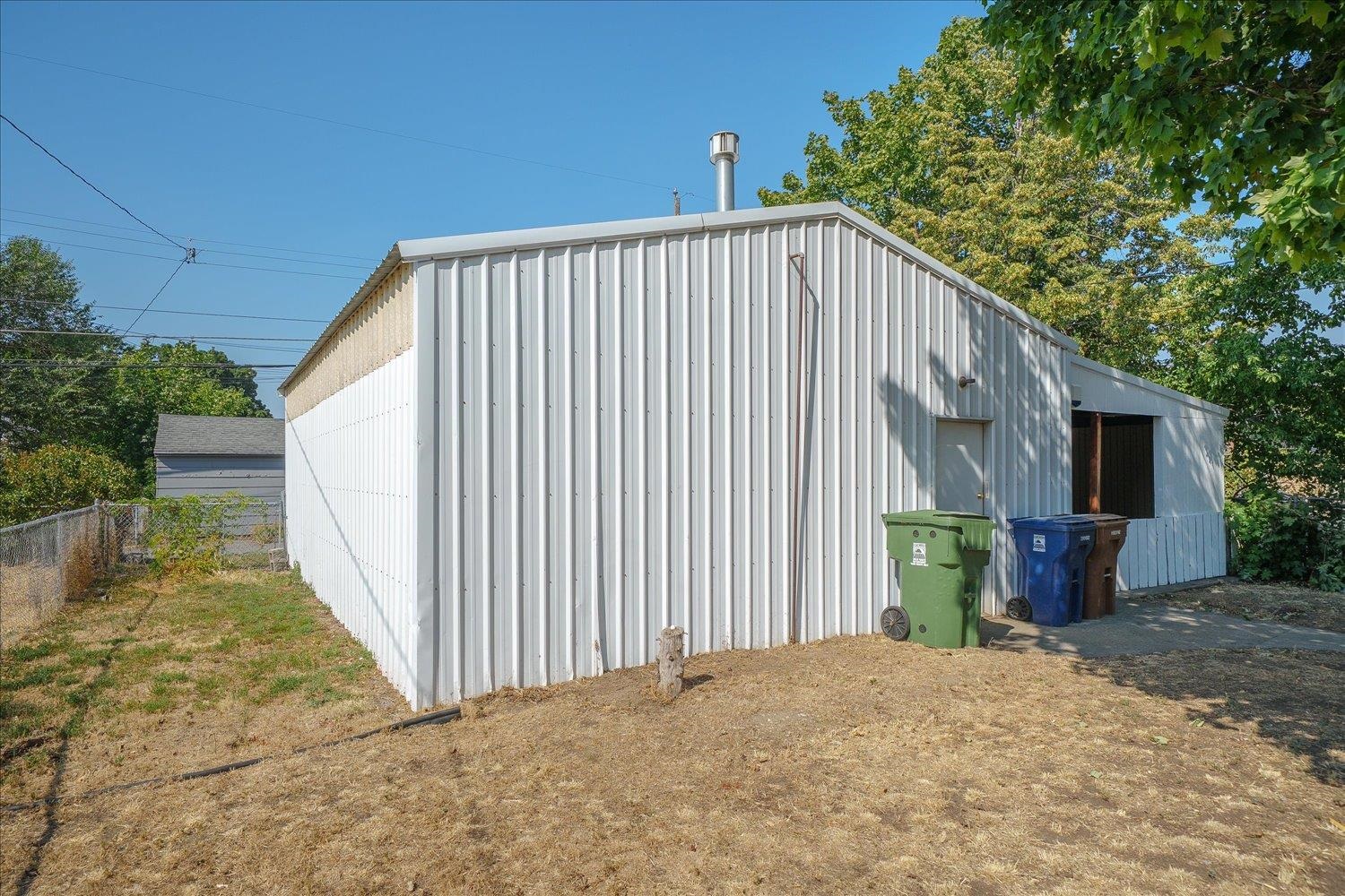 1911 E Sharp Ave - Photo 33
