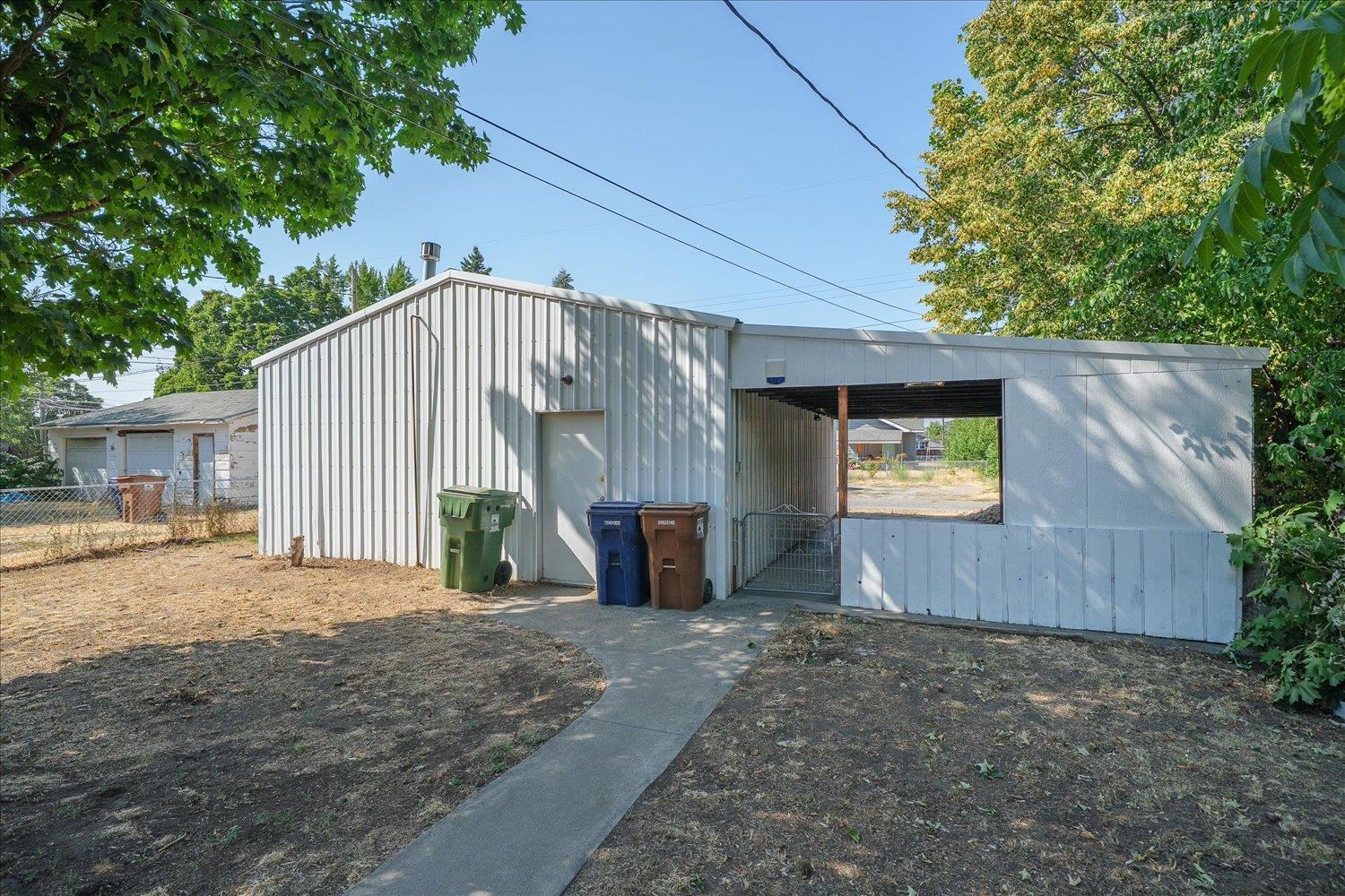 1911 E Sharp Ave - Photo 34