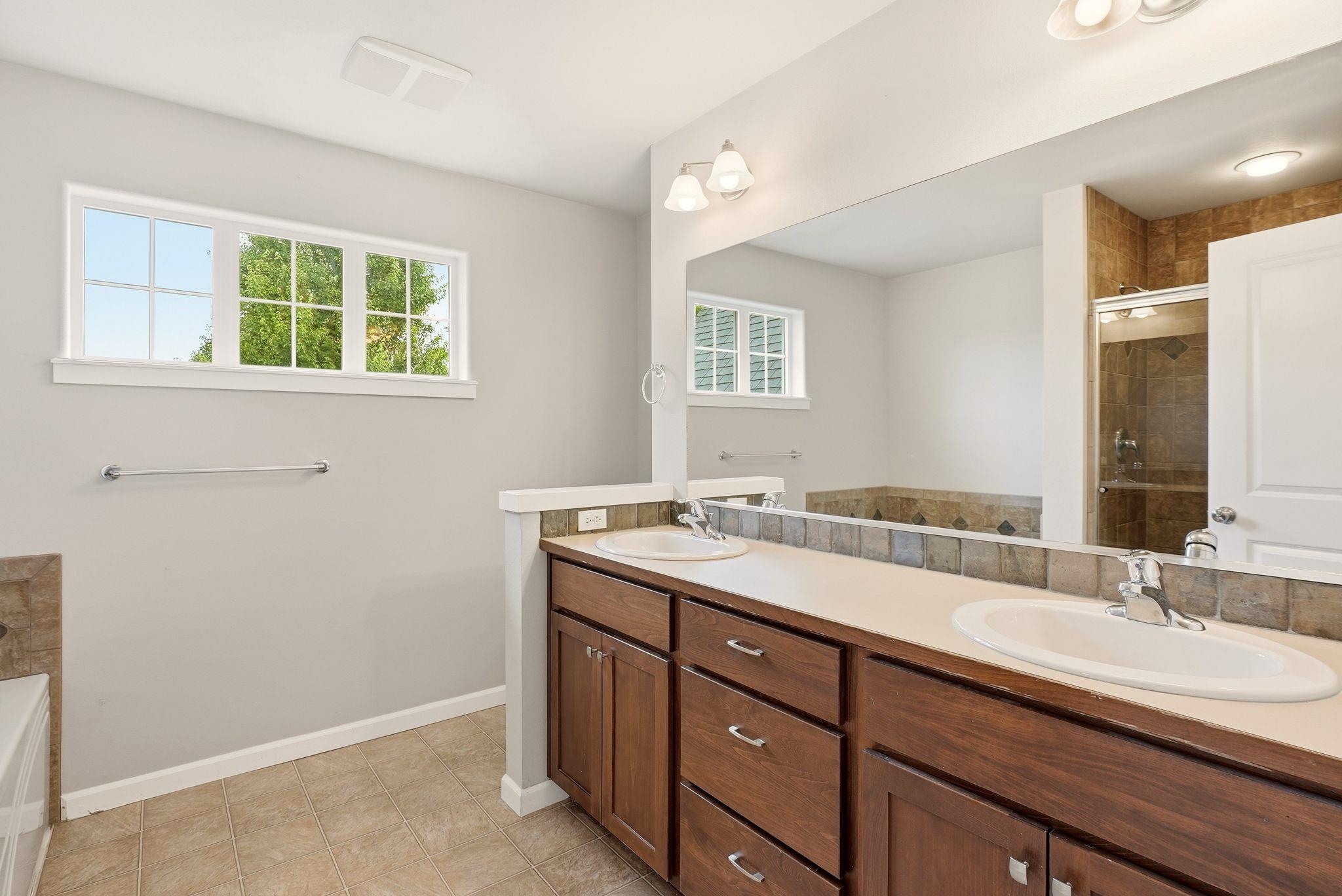 1780 N Holl Blvd - Photo 19