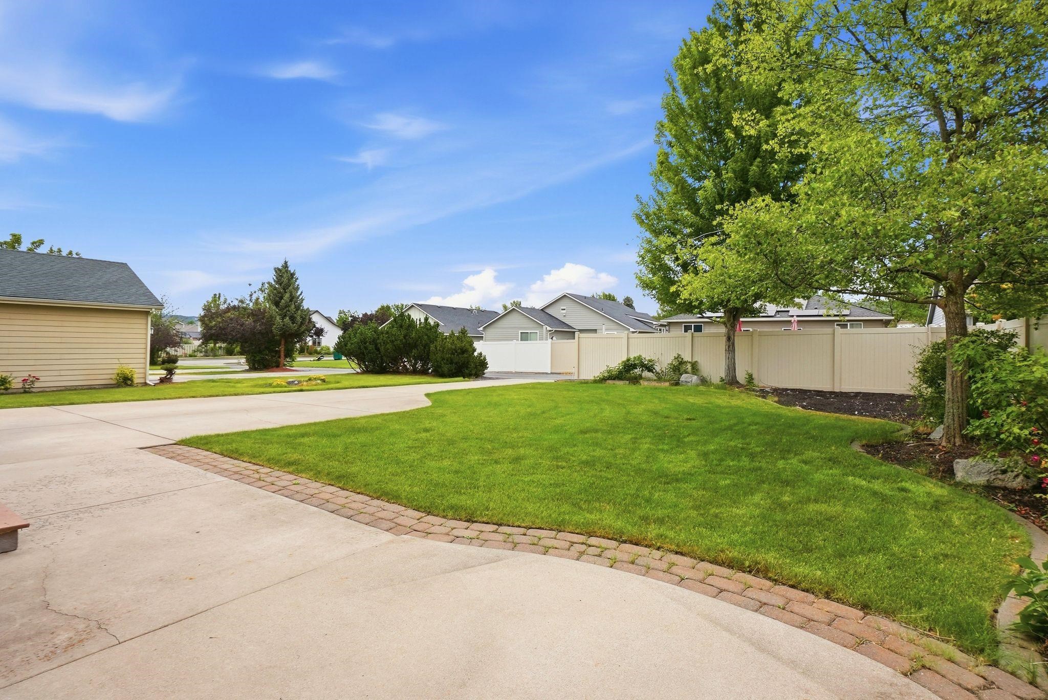 1780 N Holl Blvd - Photo 31