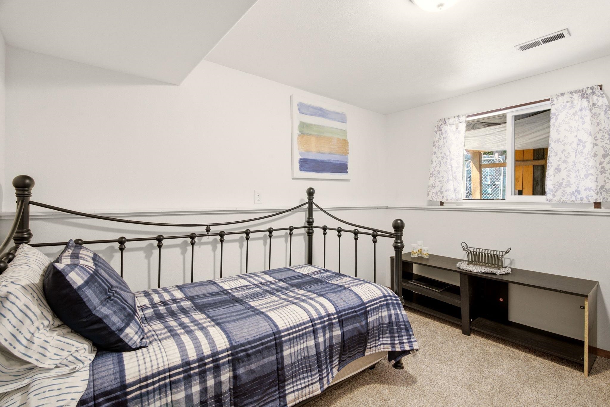 415 N Silver Lake Ave - Photo 33