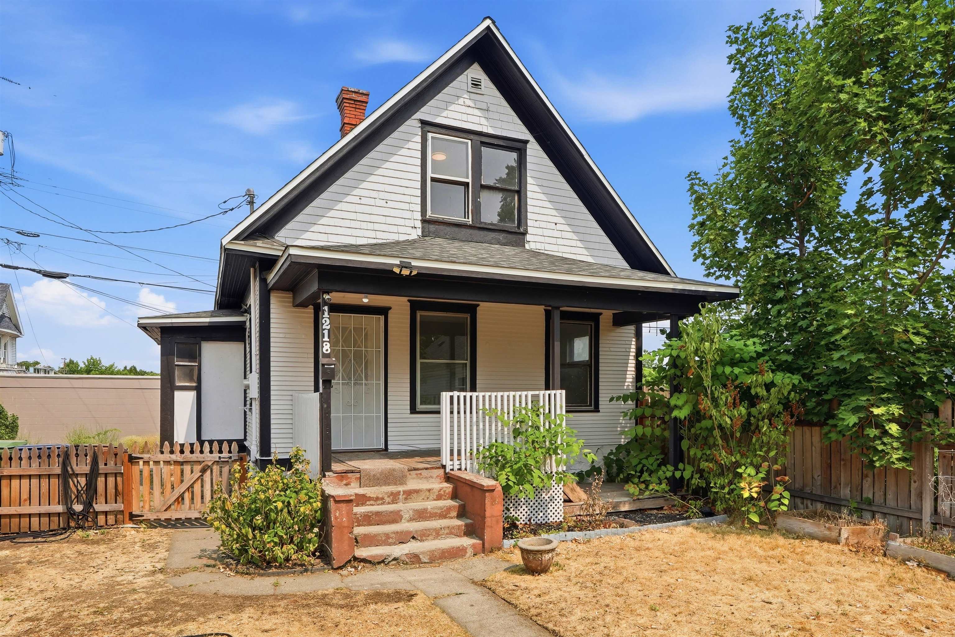 1218 W Shannon Ave - Photo 1