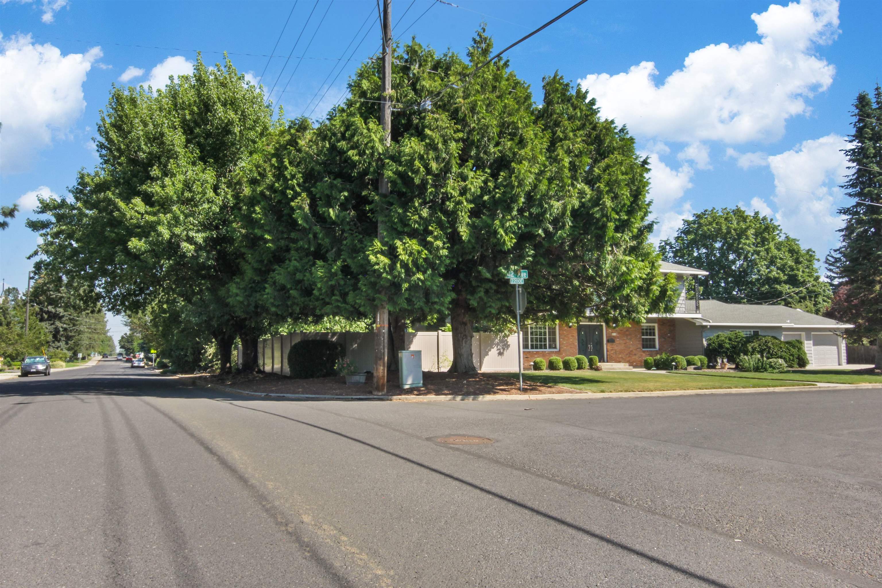 2201 E 42nd Ave - Photo 31