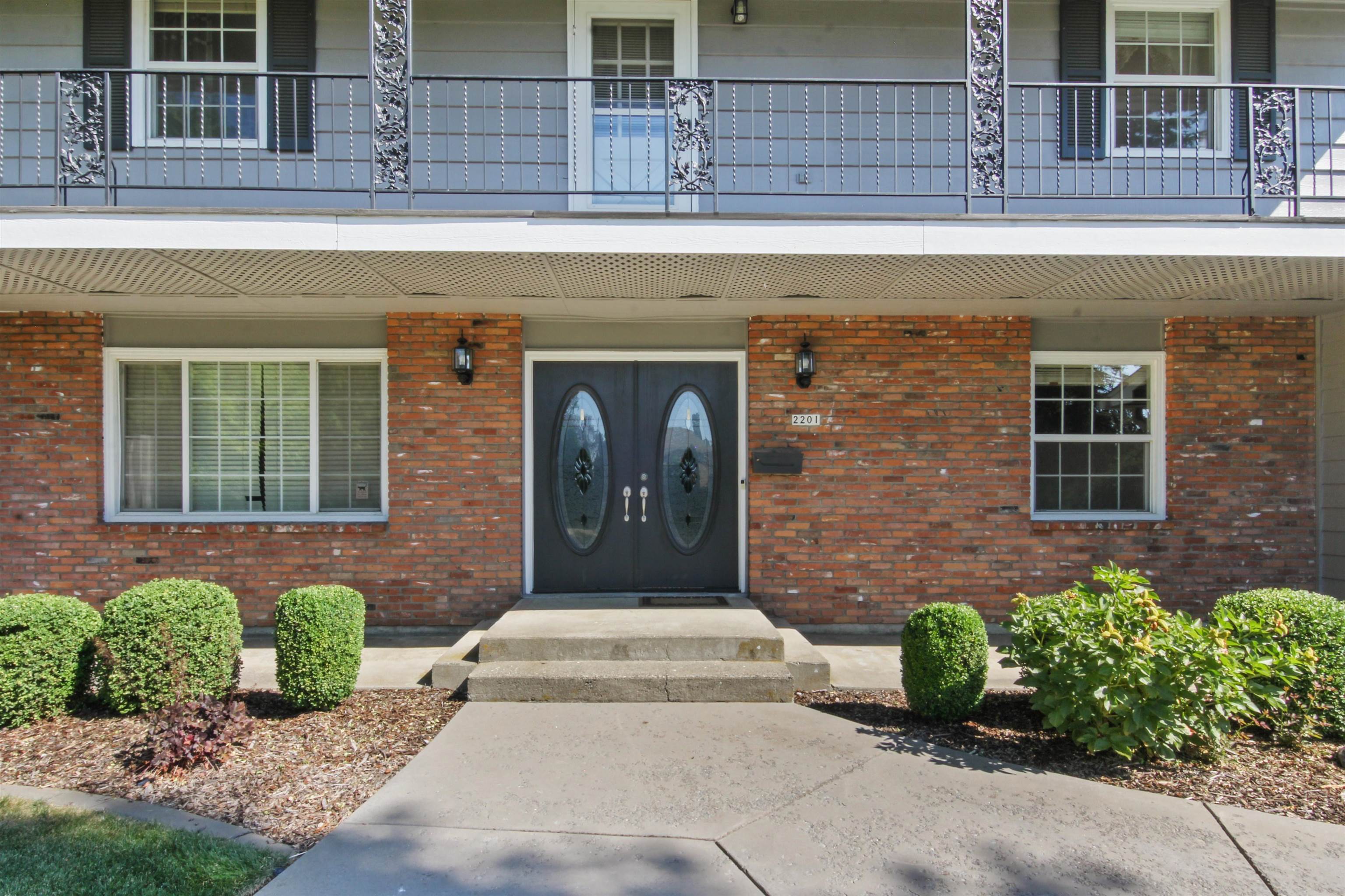 2201 E 42nd Ave - Photo 3