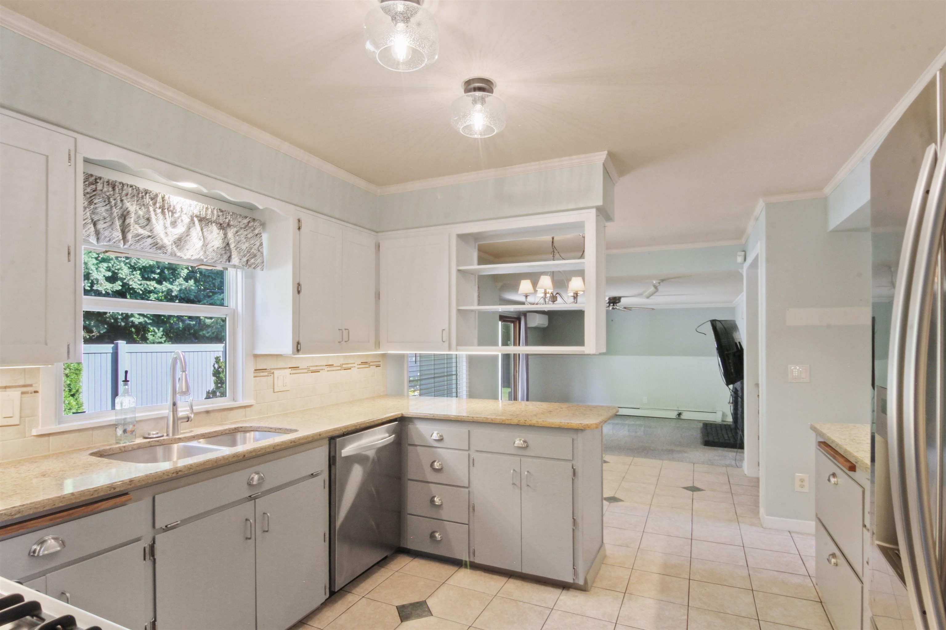 2201 E 42nd Ave - Photo 8