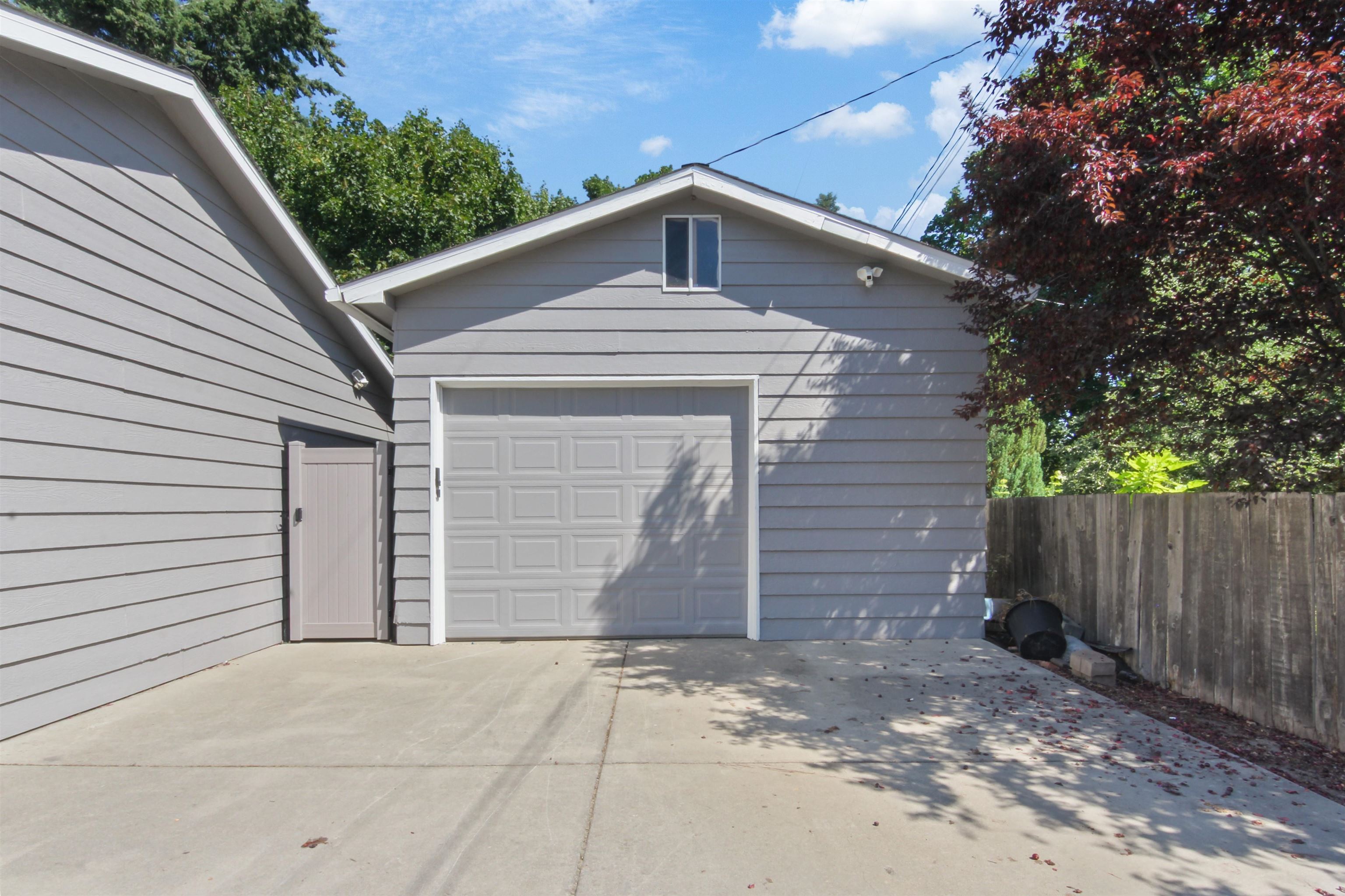 2201 E 42nd Ave - Photo 29