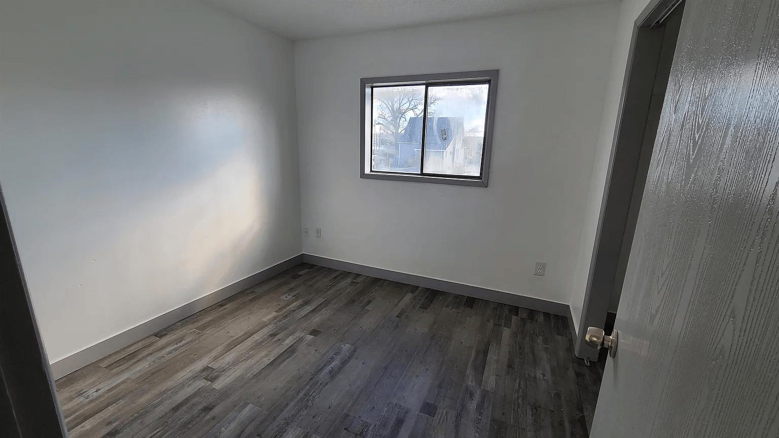 1511 W Mission Ave - Photo 4