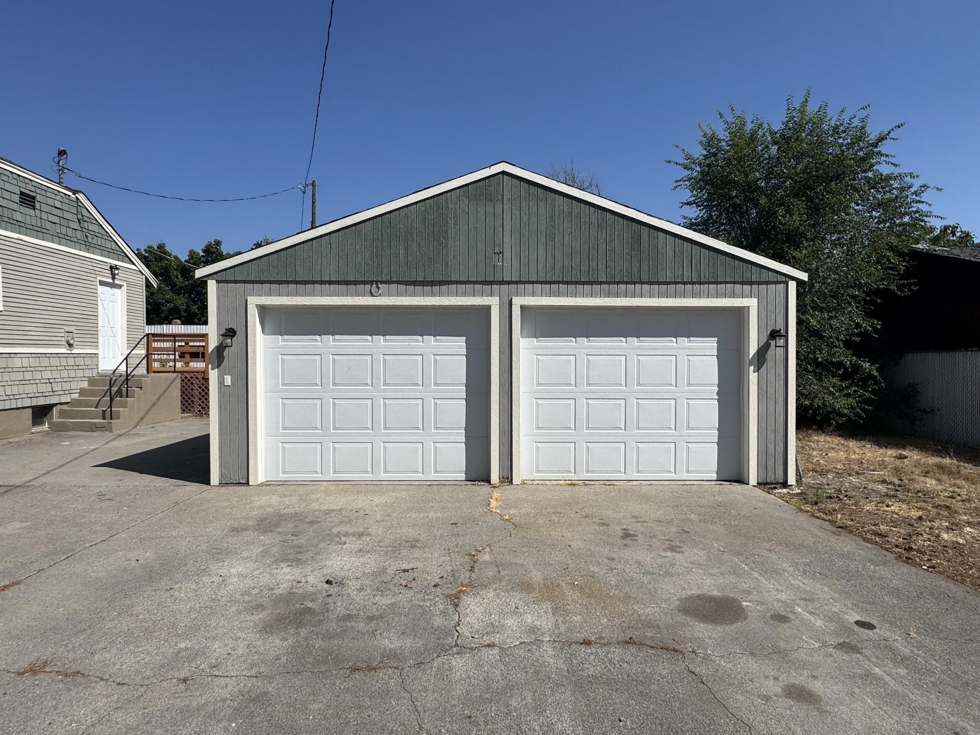 8809 E ALKI St - Photo 2