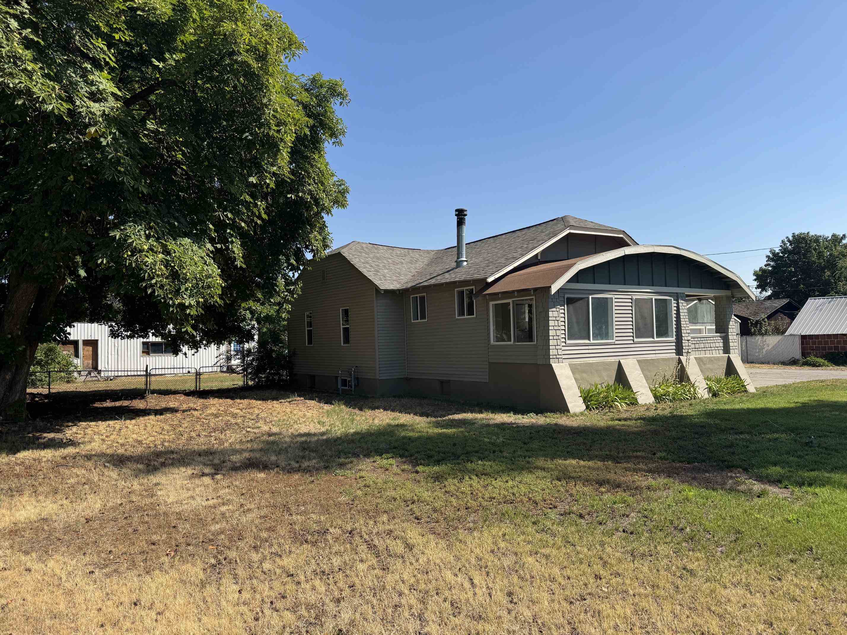 8809 E ALKI St - Photo 4