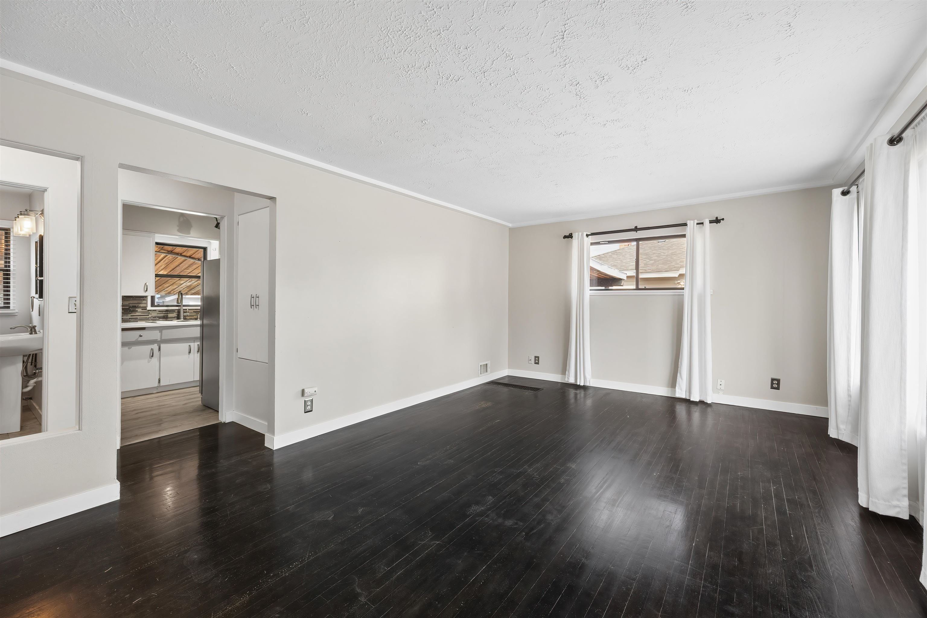 5507 N Bemis St - Photo 3