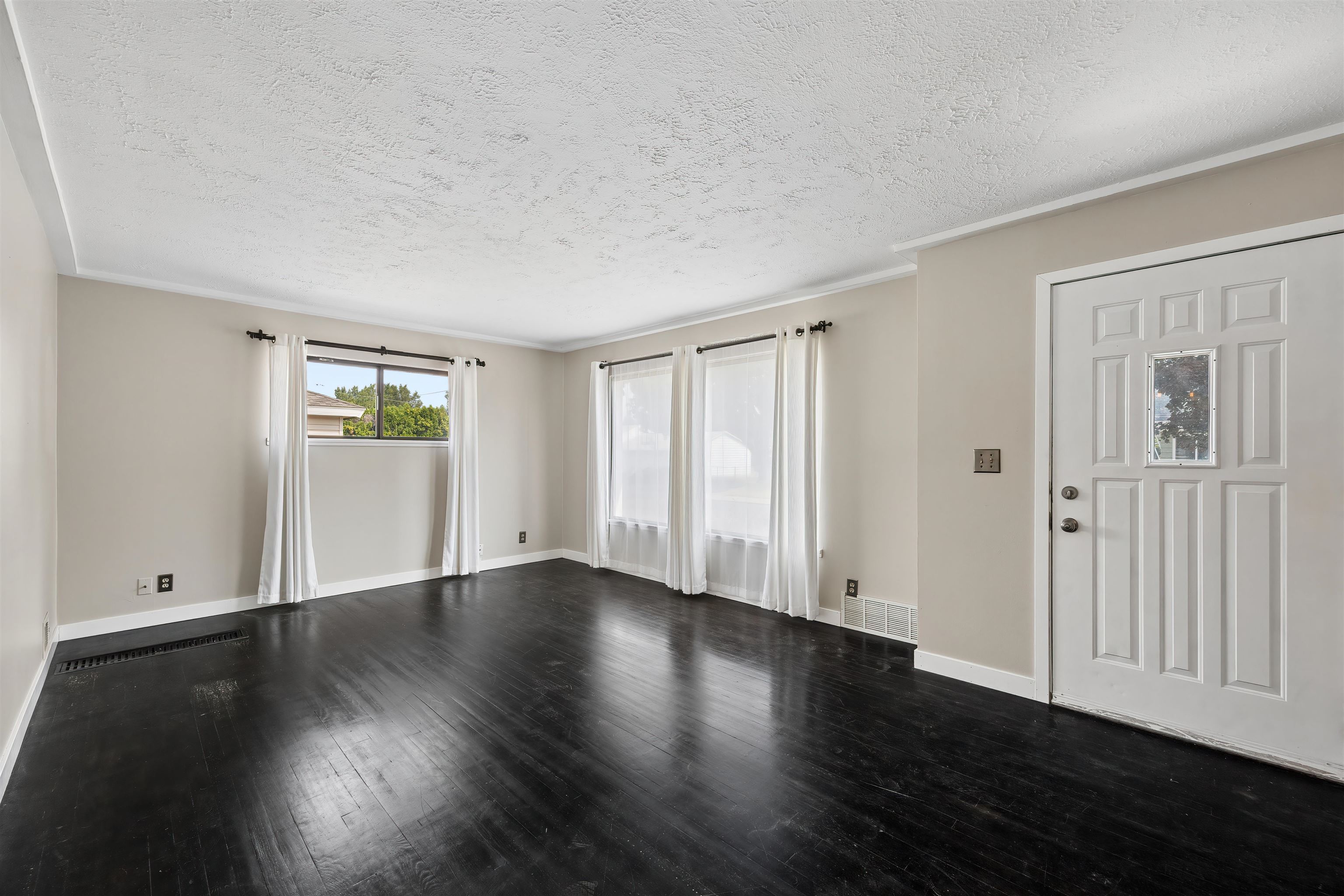 5507 N Bemis St - Photo 4
