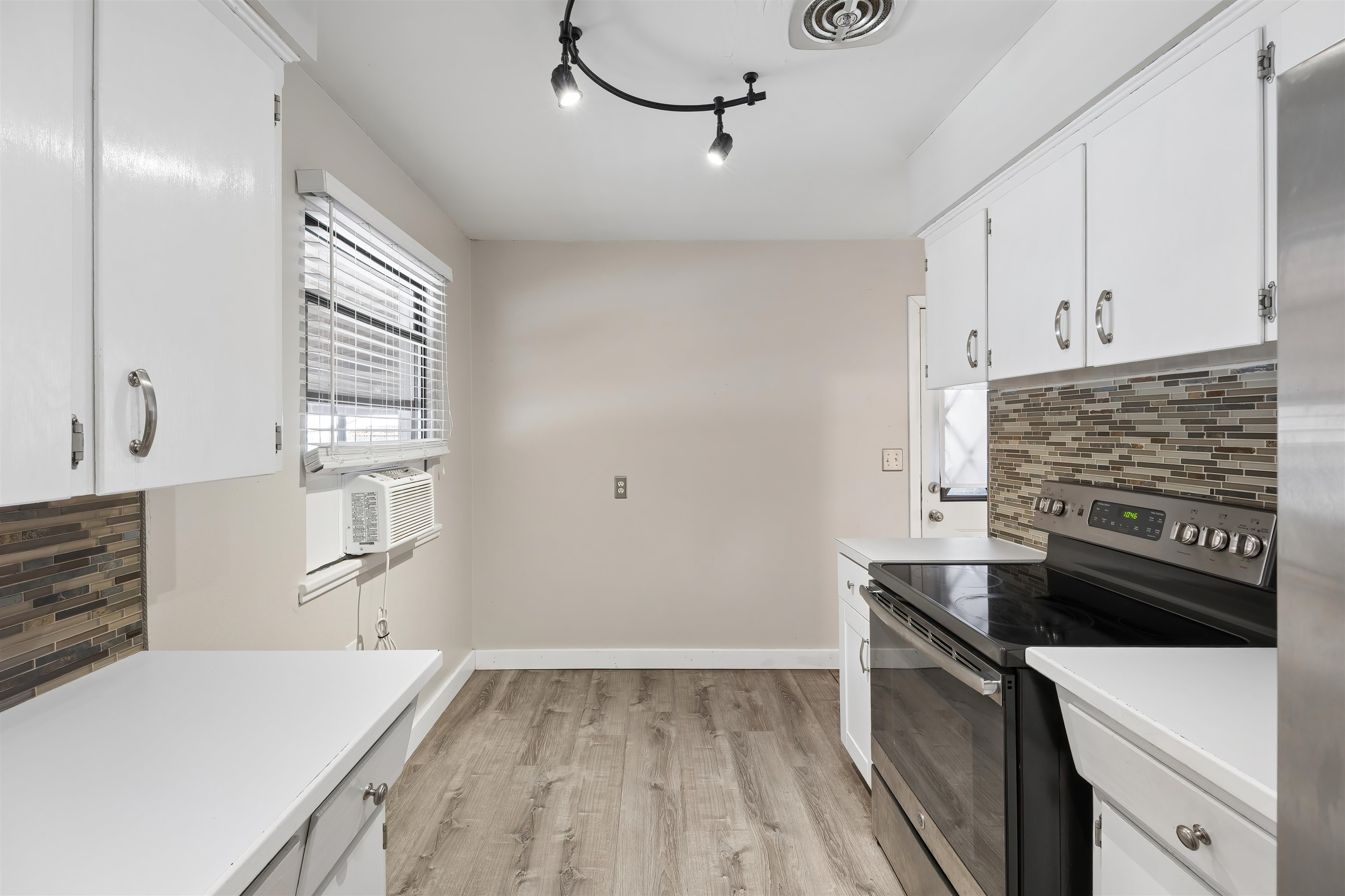 5507 N Bemis St - Photo 7