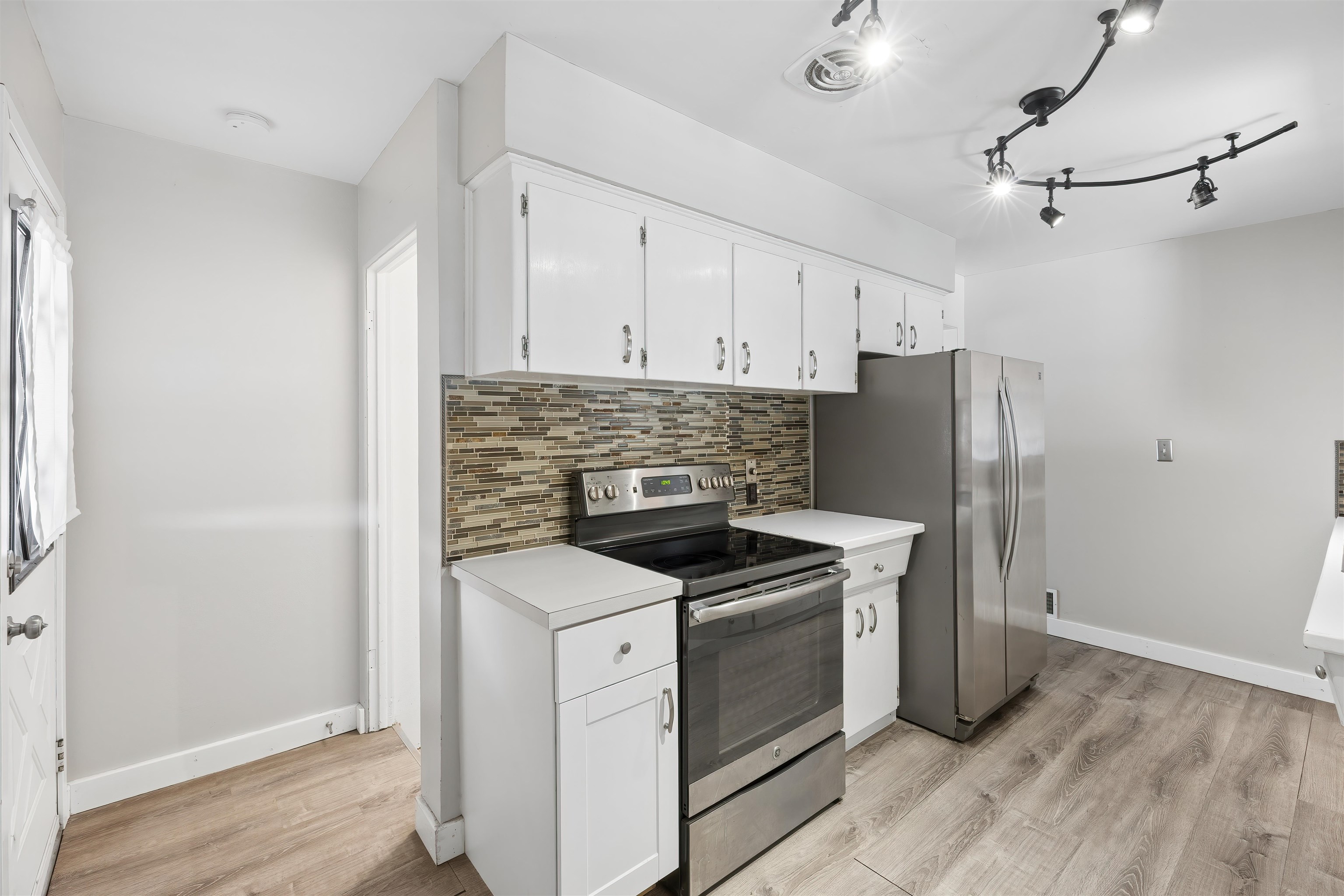 5507 N Bemis St - Photo 8