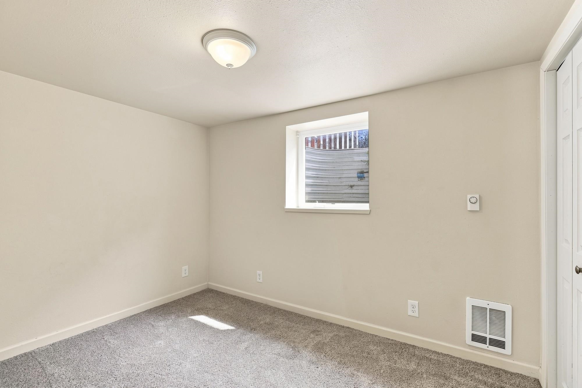 1203 S Walnut St - Photo 14
