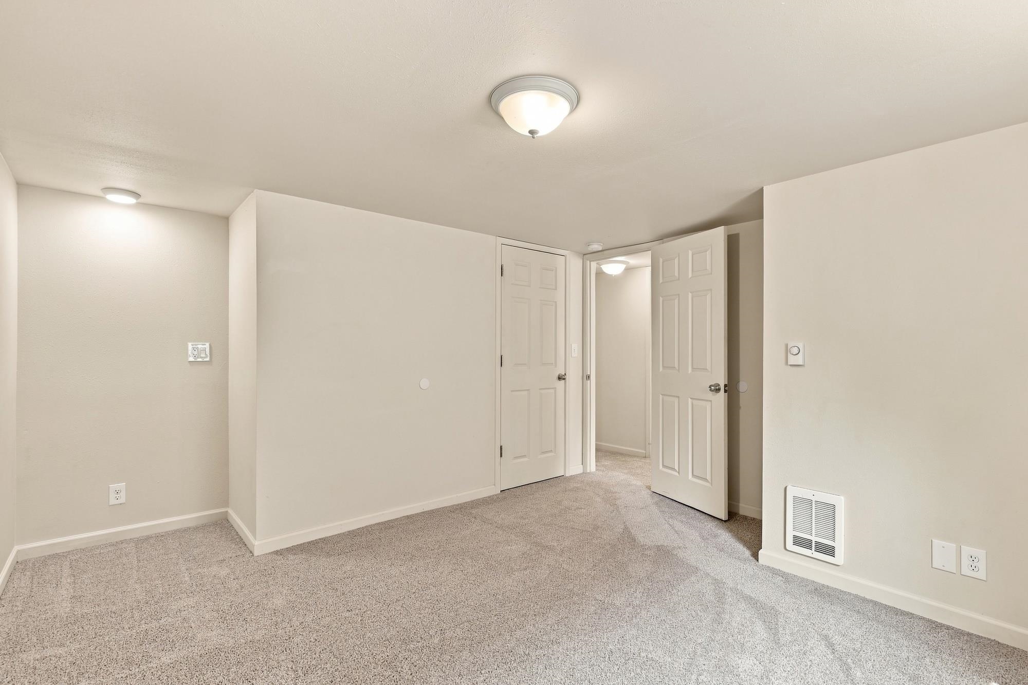1203 S Walnut St - Photo 15