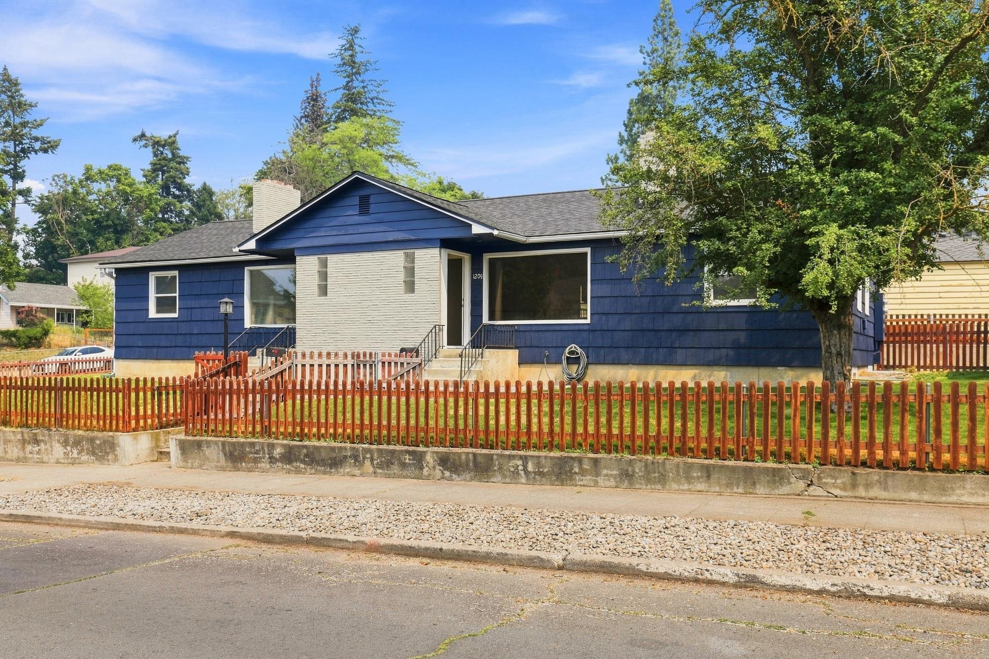1203 S Walnut St - Photo 5