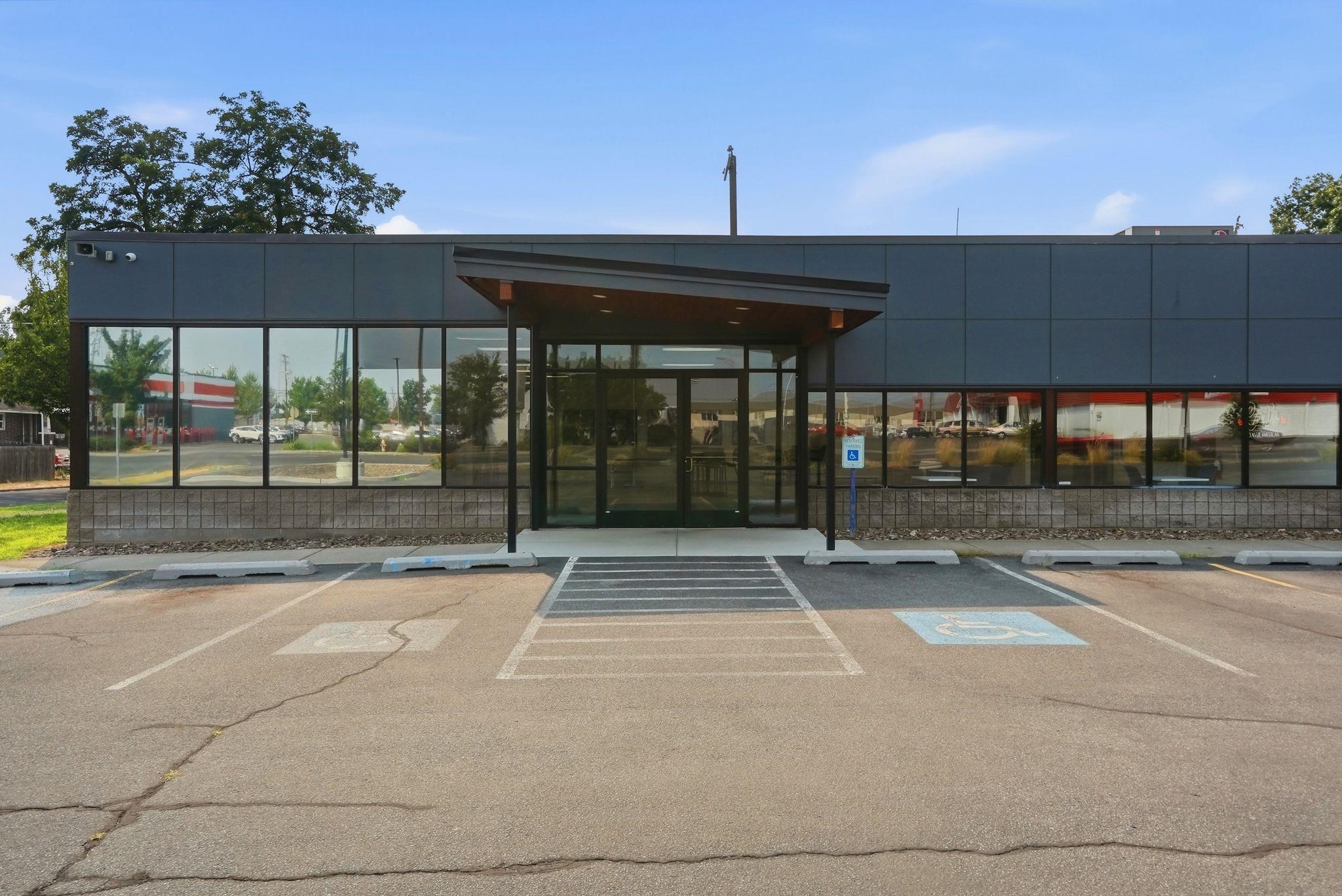 2607 N Division St - Photo 4