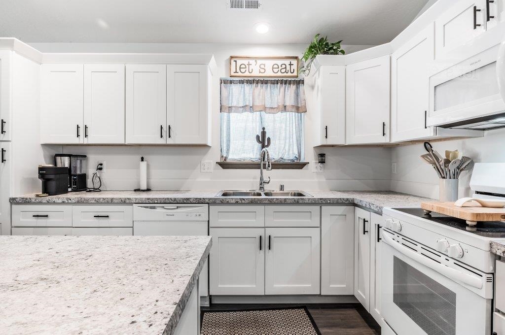 18507 E 3rd Ave - Photo 5
