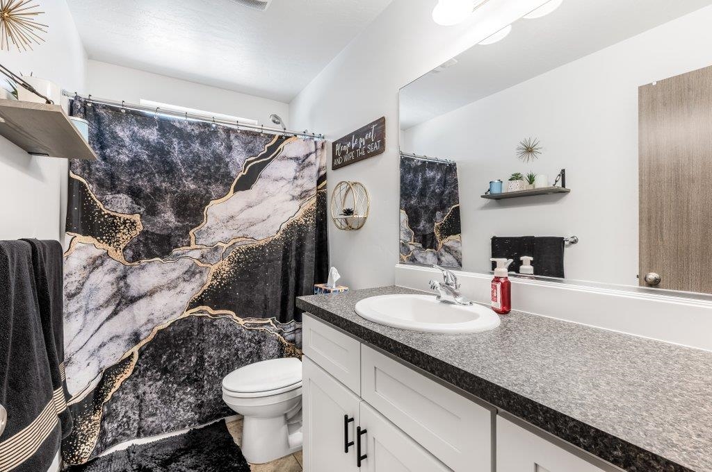 18507 E 3rd Ave - Photo 17