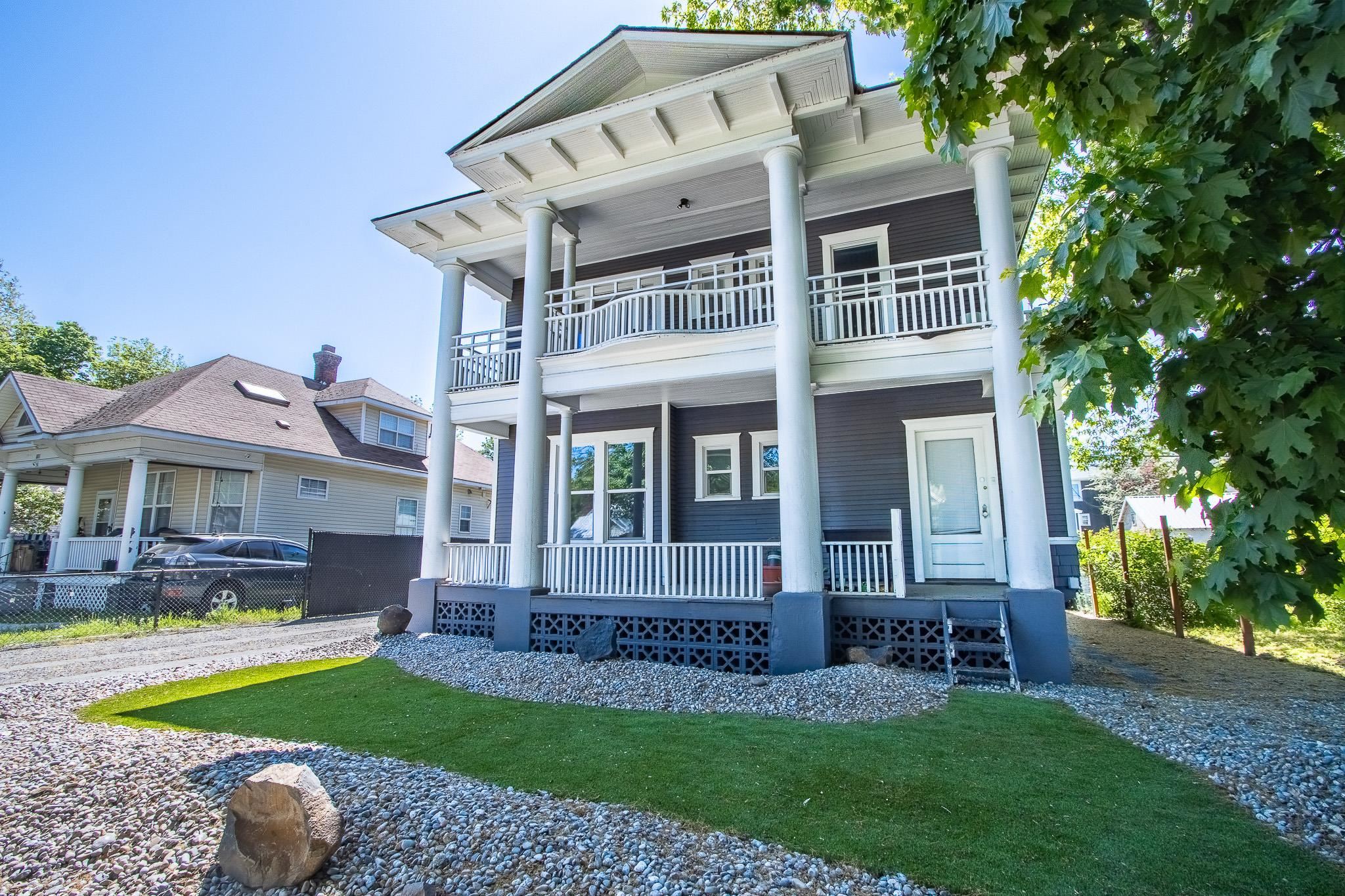 1119 W Augusta Ave - Photo 1