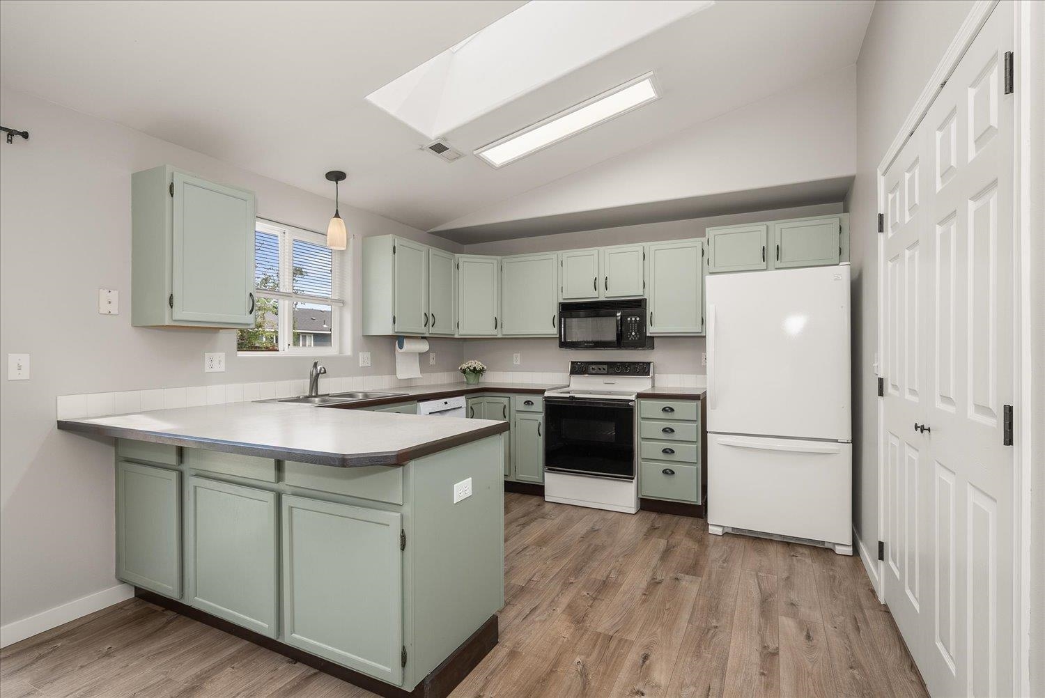 12512 W 11th Ave - Photo 6