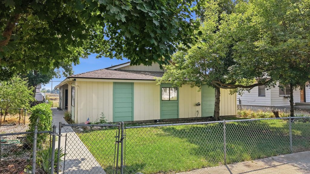 1511 W Mission Ave - Photo 2