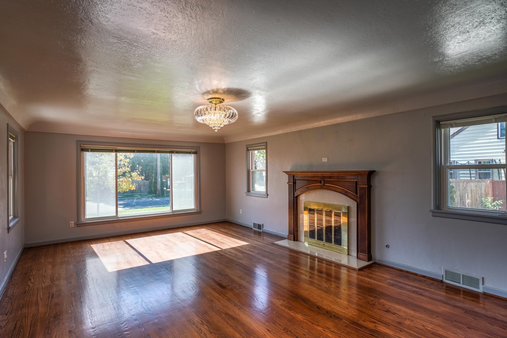 9607 E Upriver Dr - Photo 3