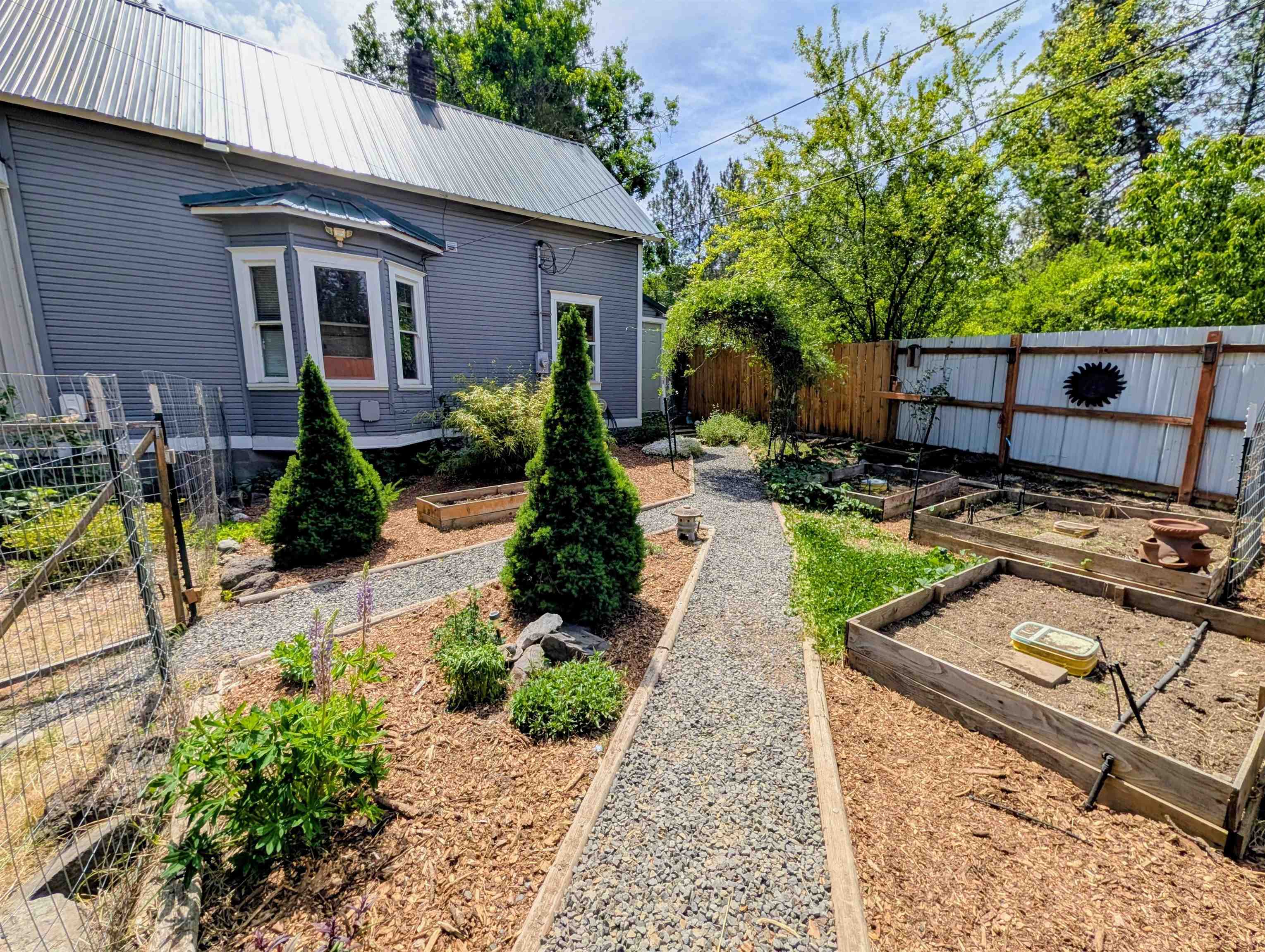 1418 S Milton St - Photo 4