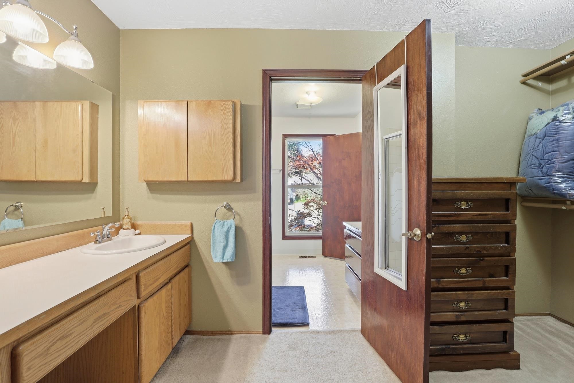 11704 E ALKI Ave - Photo 18