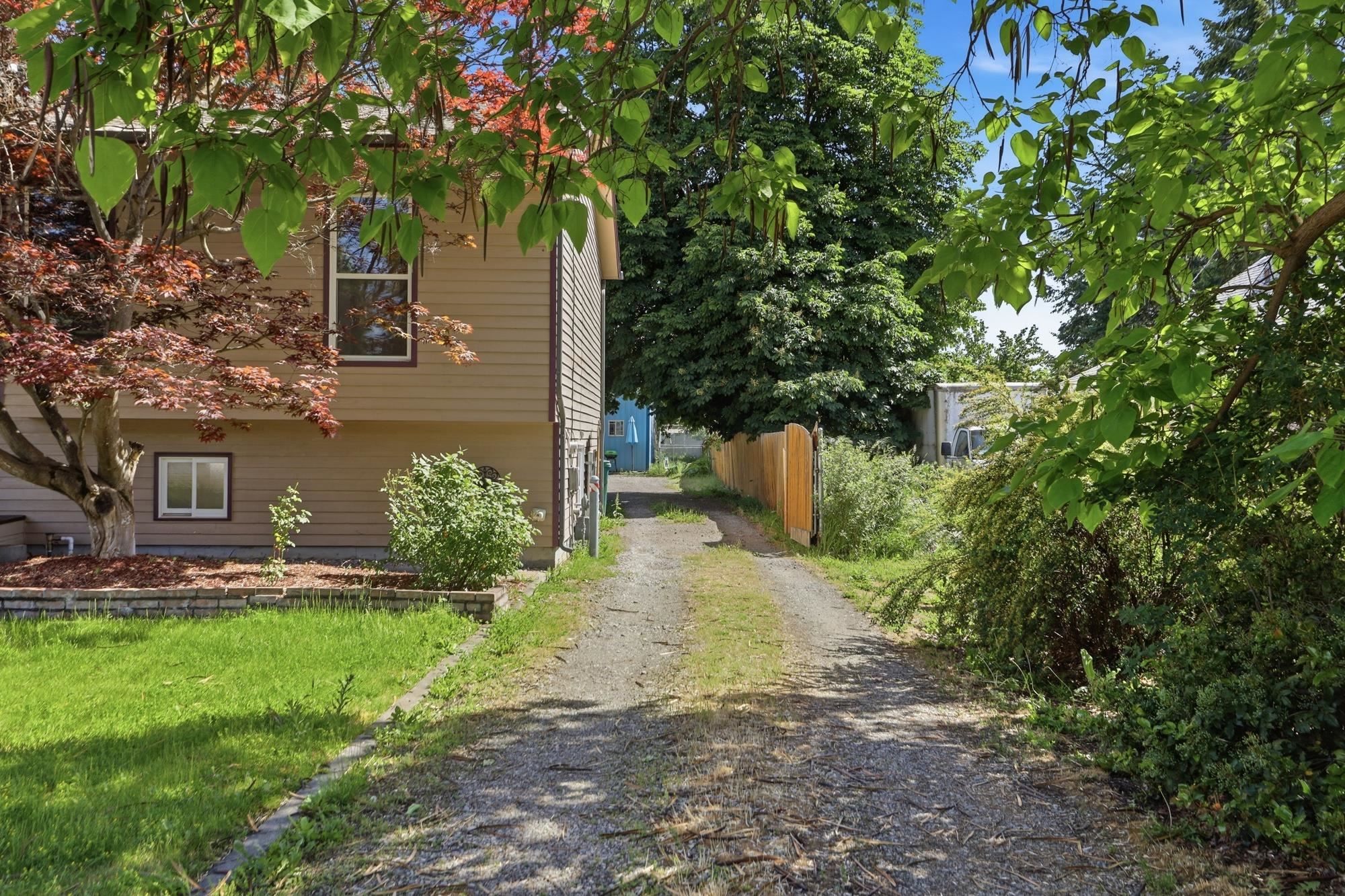 11704 E ALKI Ave - Photo 37