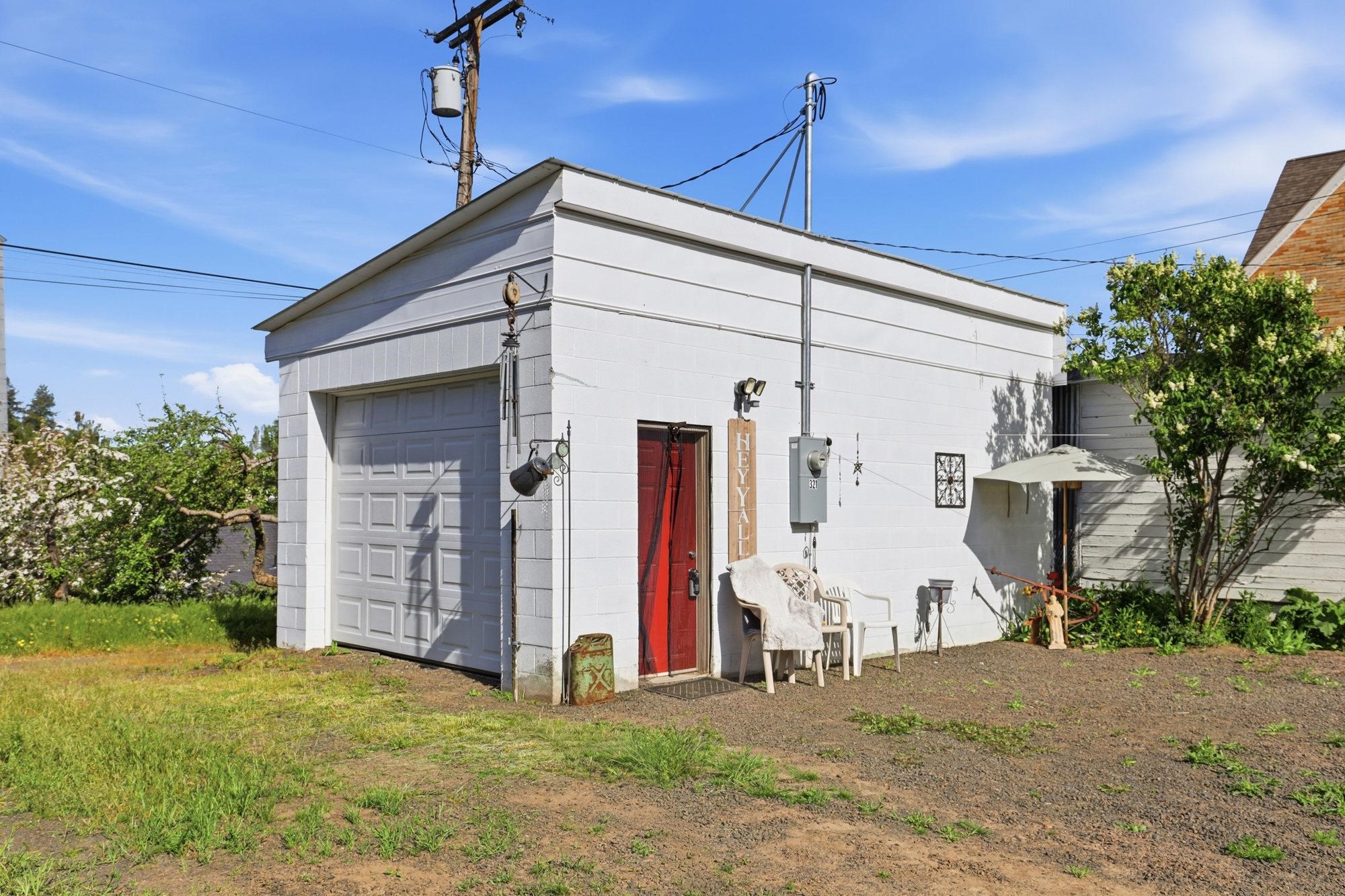 321 S Crosby St - Photo 1