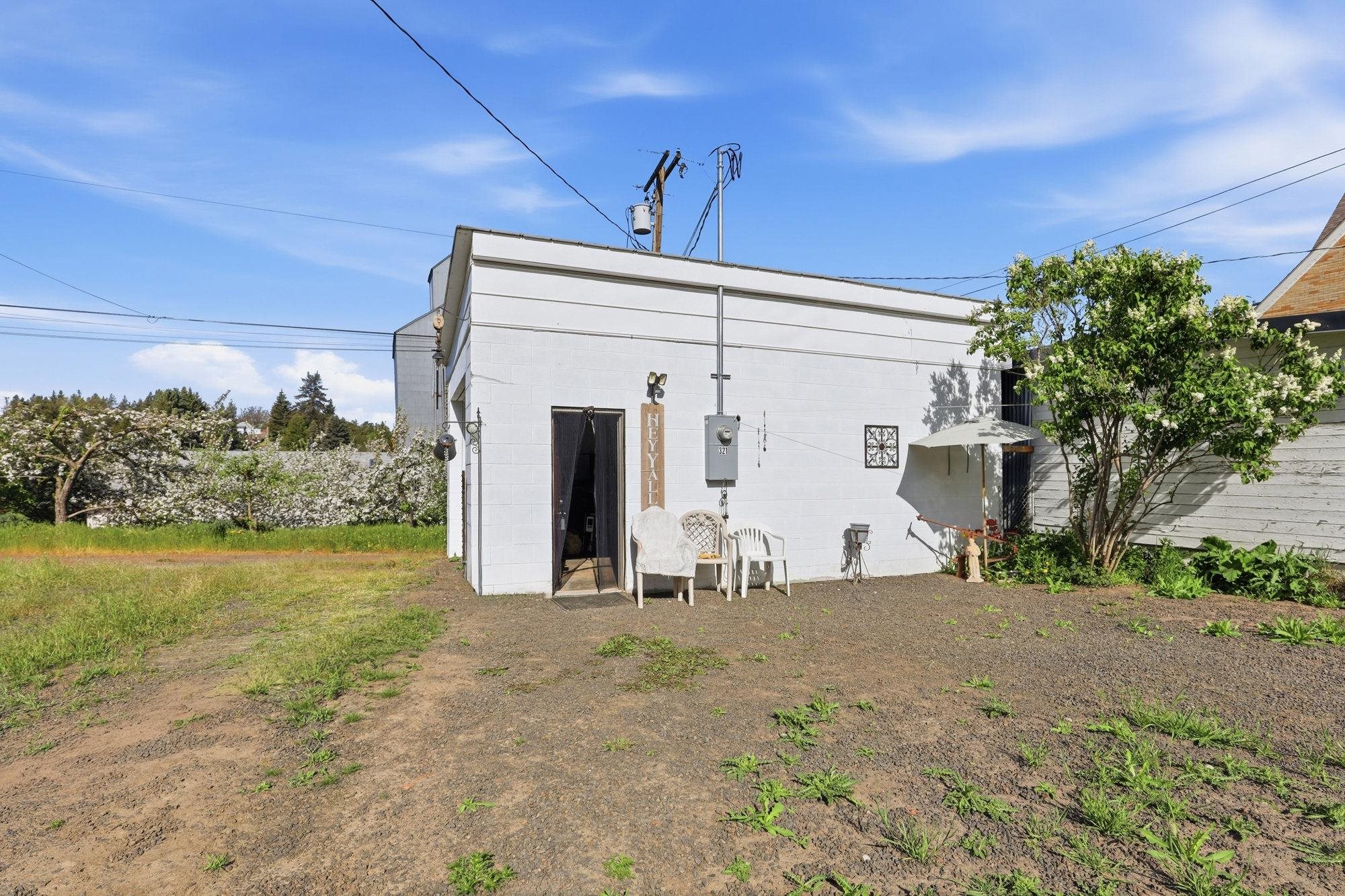 321 S Crosby St - Photo 2