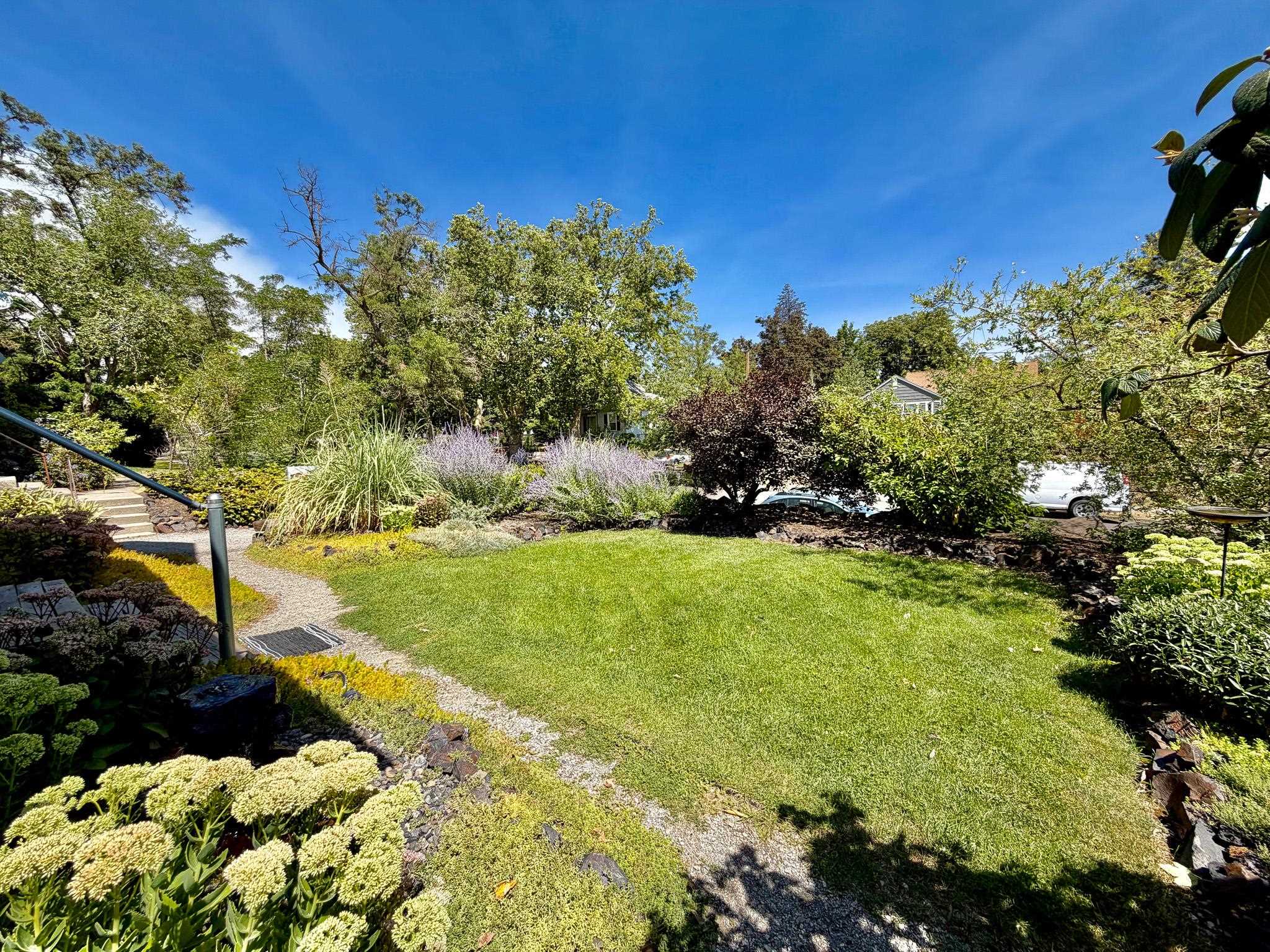 1711 N Normandie St - Photo 3