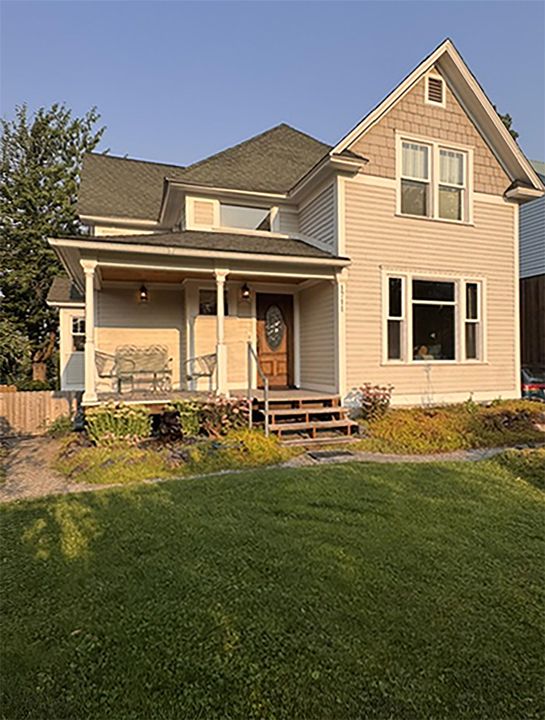 1711 N Normandie St - Photo 2