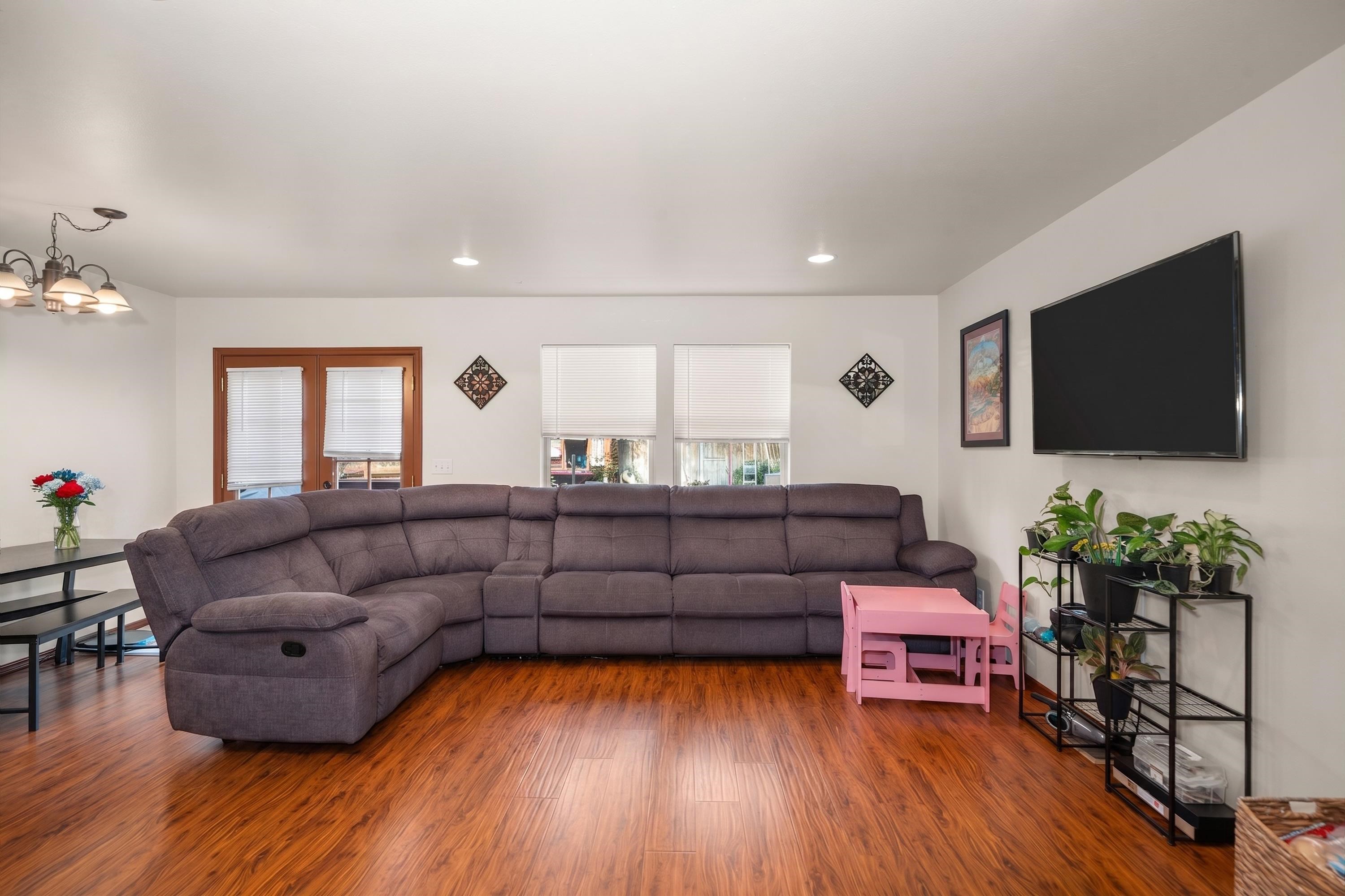 2417/2419 E 8th Ave - Photo 4