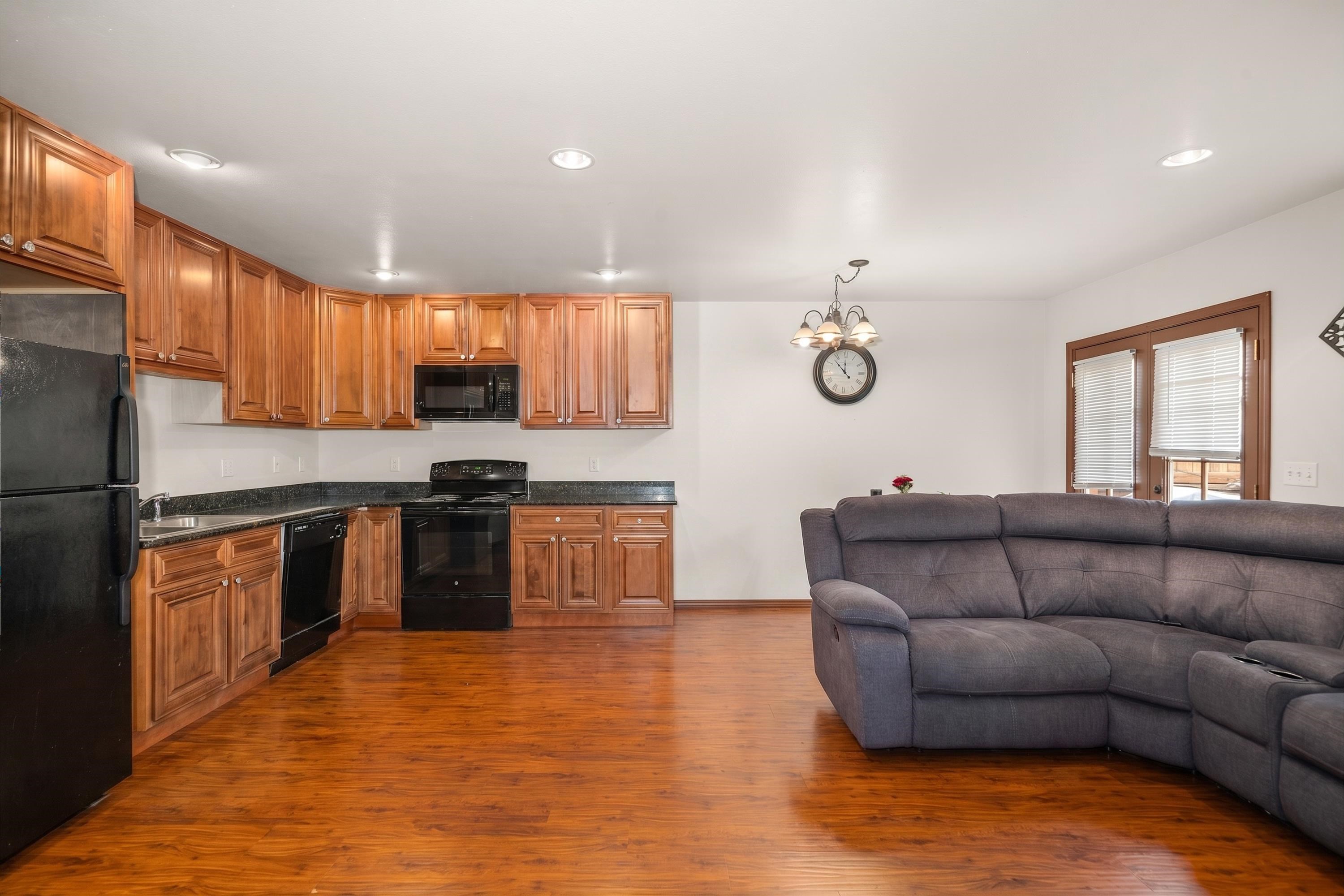 2417/2419 E 8th Ave - Photo 6