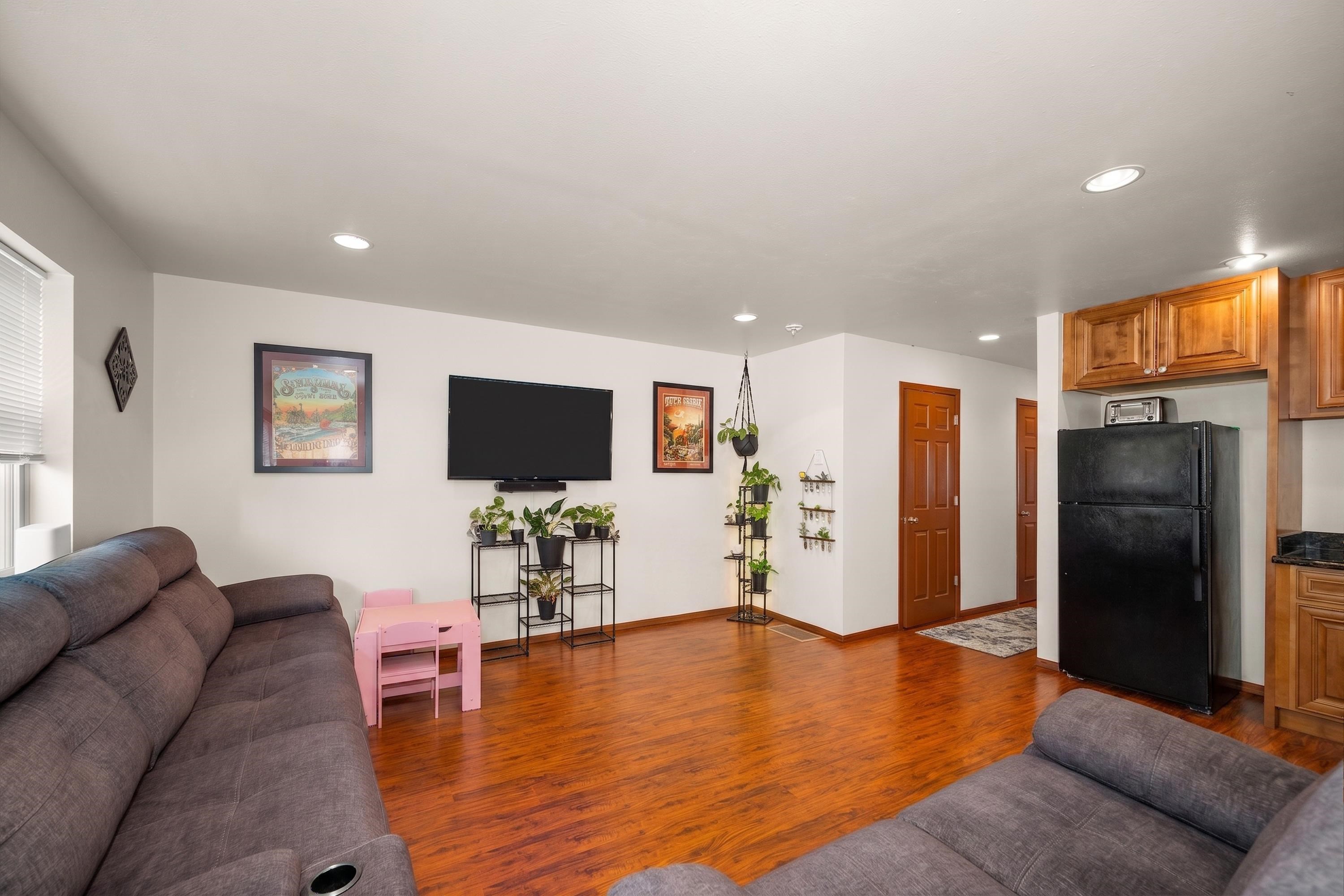 2417/2419 E 8th Ave - Photo 7
