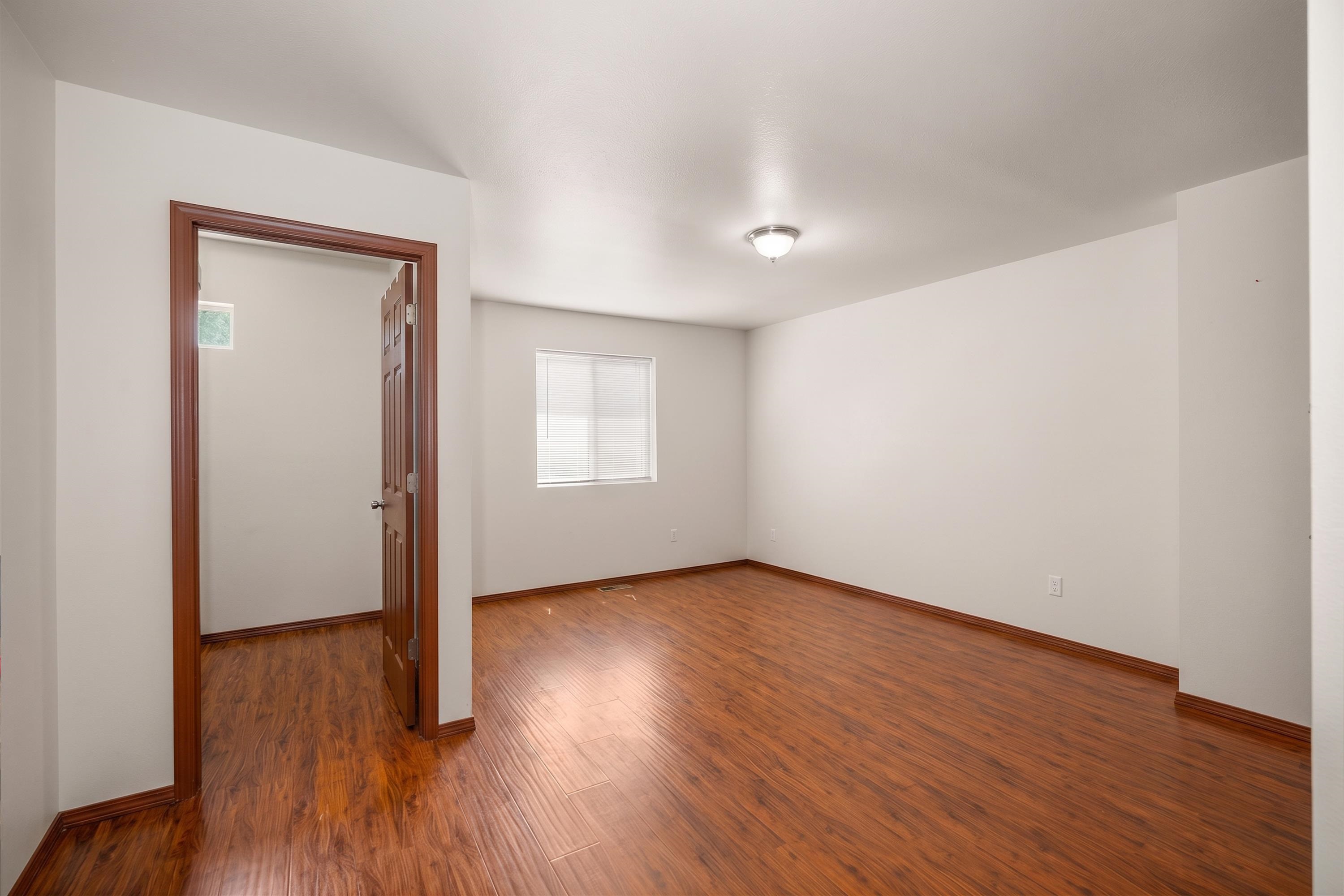 2417/2419 E 8th Ave - Photo 8