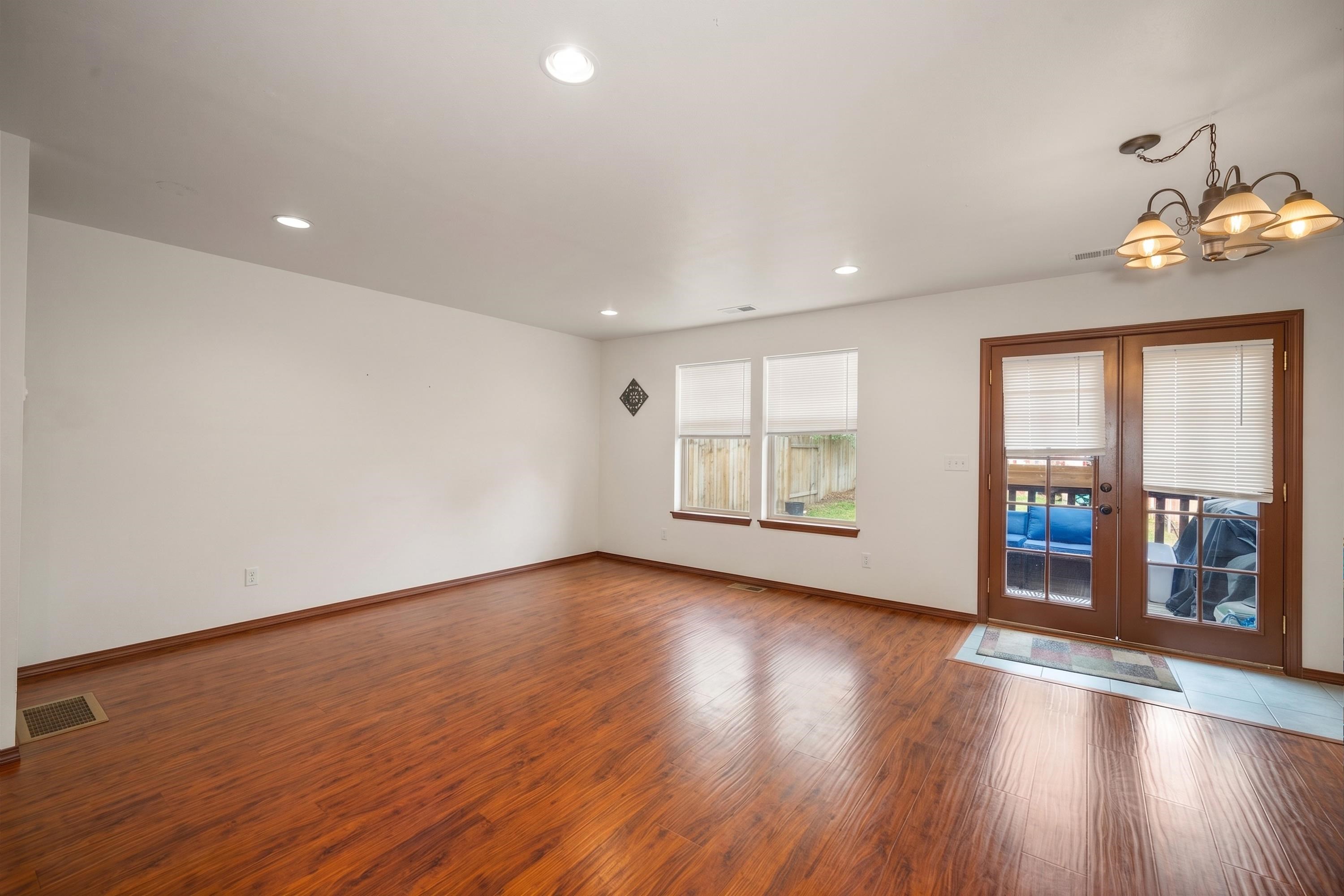 2417/2419 E 8th Ave - Photo 20