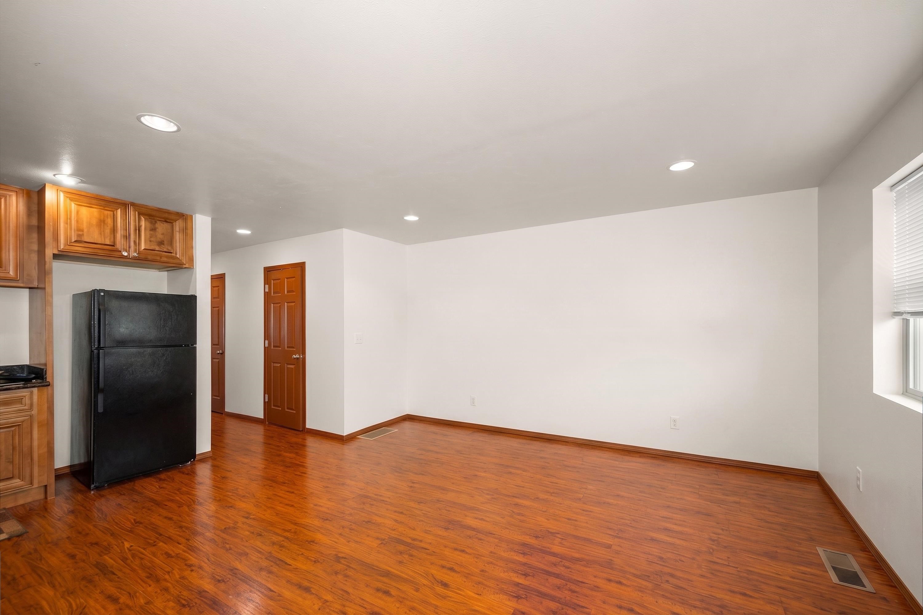 2417/2419 E 8th Ave - Photo 23