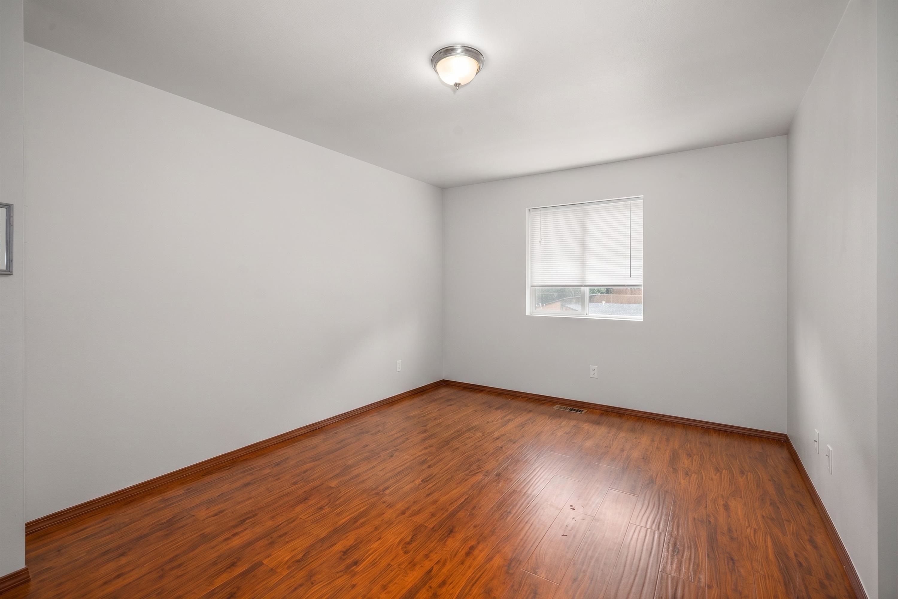 2417/2419 E 8th Ave - Photo 28