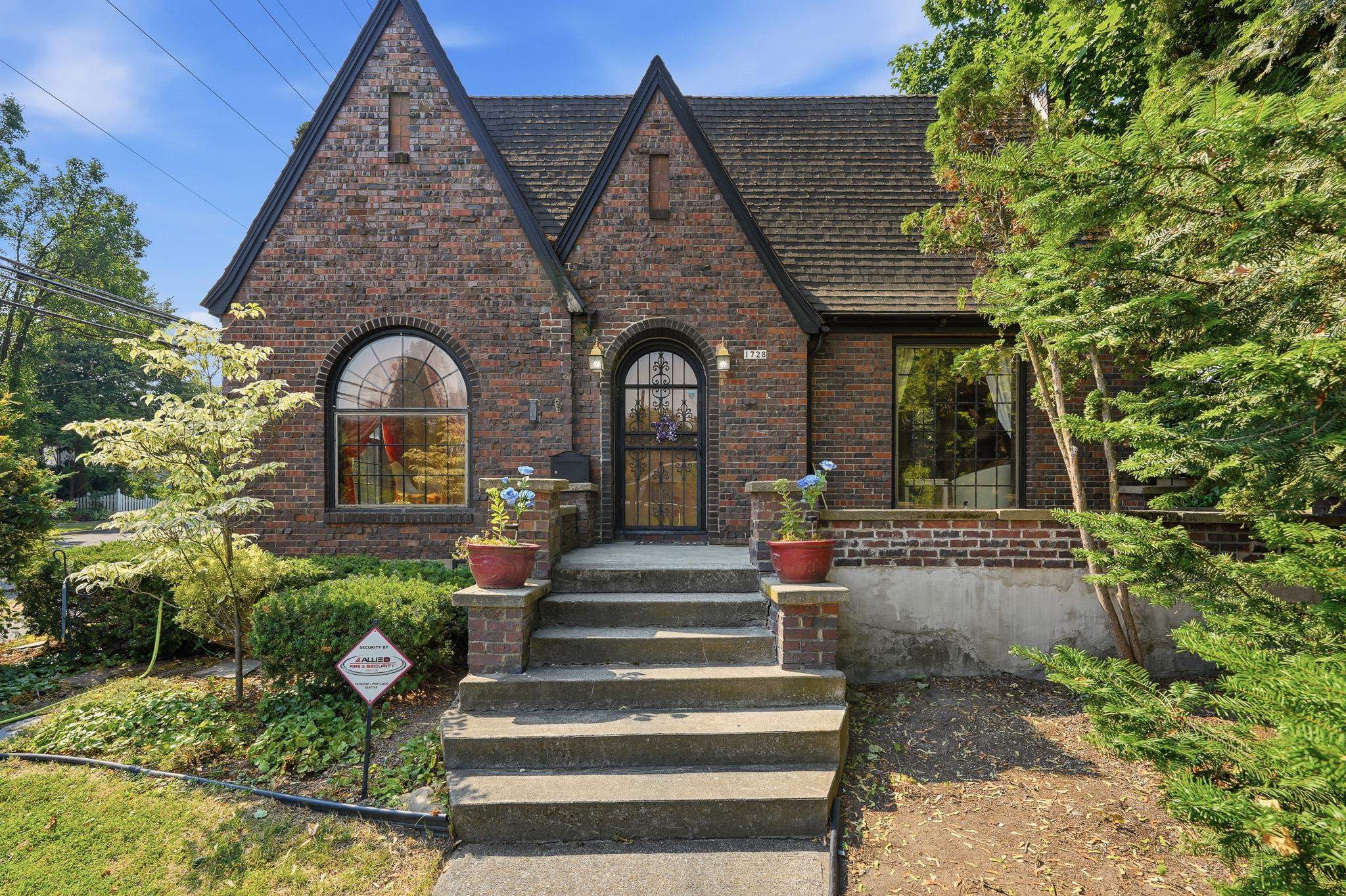 1728 E 9th Ave - Photo 1