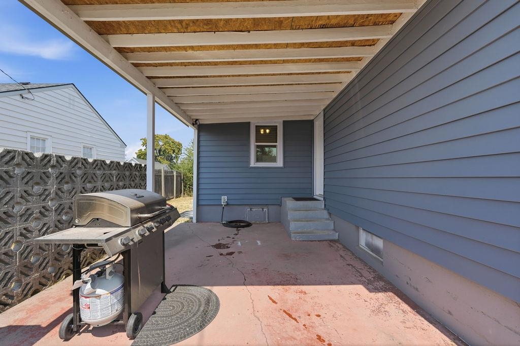 544 E Glass Ave - Photo 37
