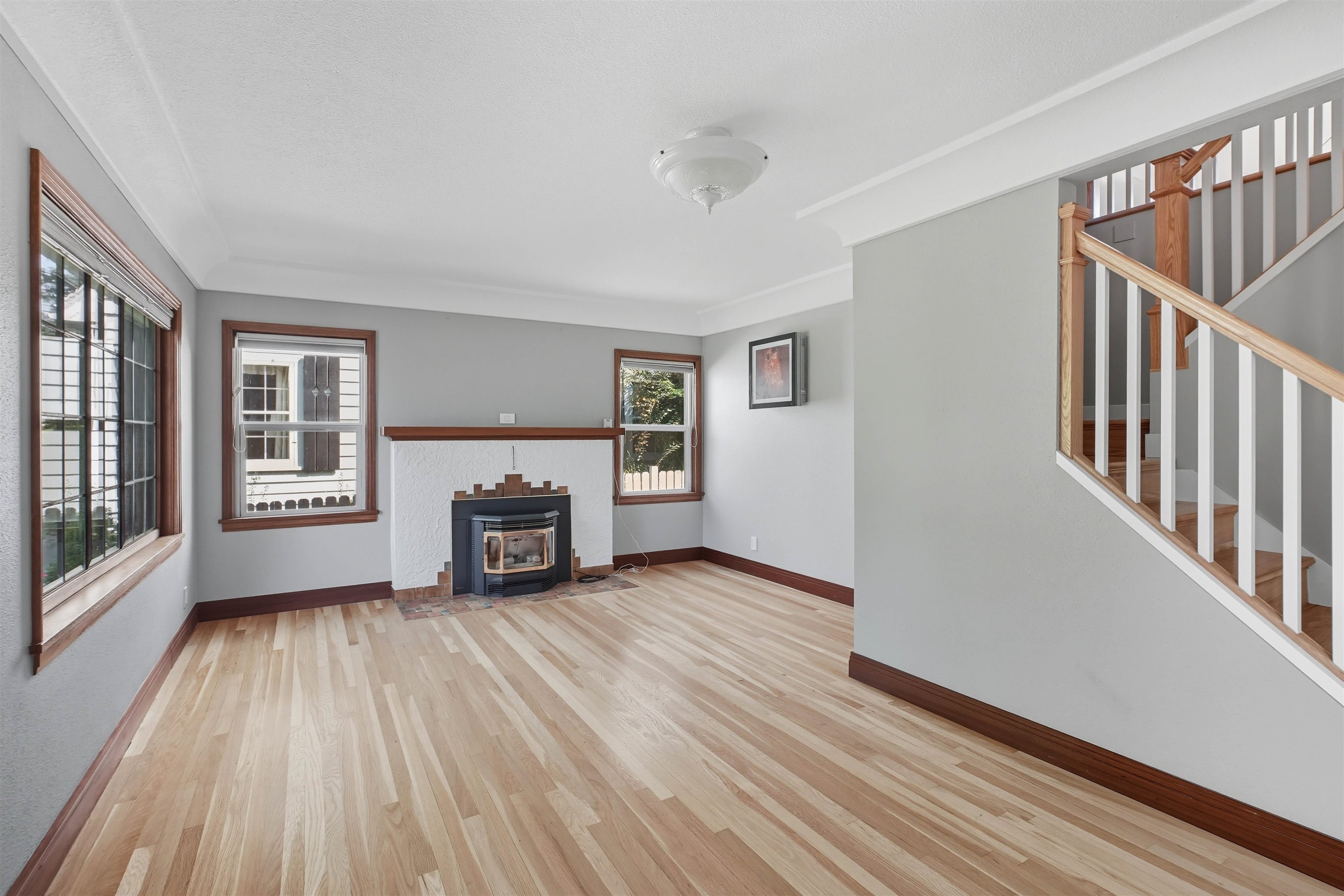 227 W 26TH Ave - Photo 4