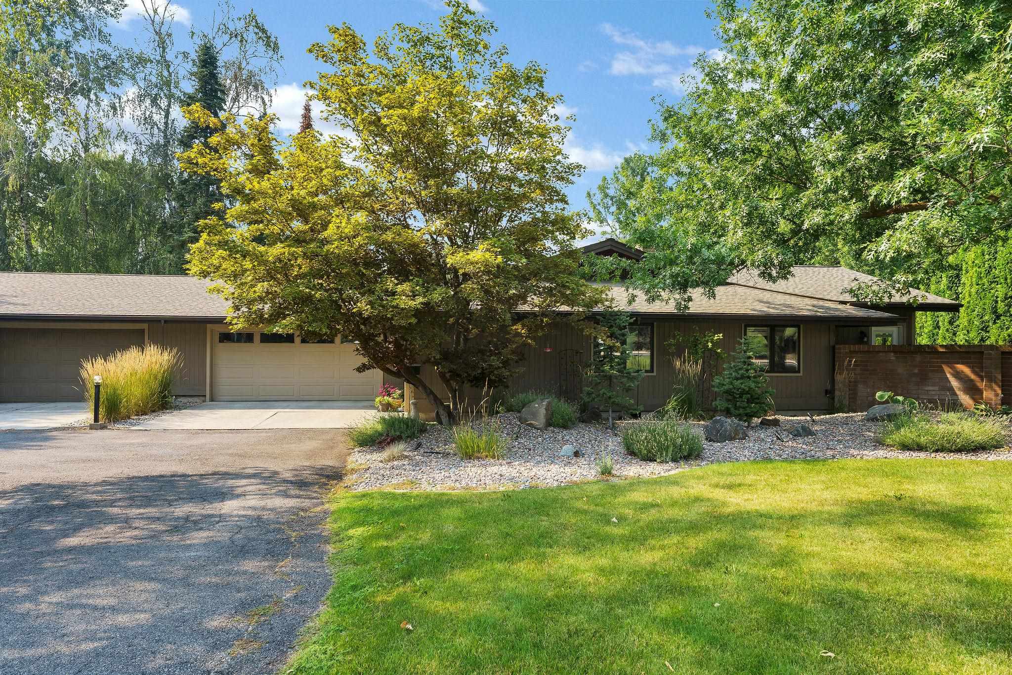 2221 E Rockwood Blvd - Photo 1