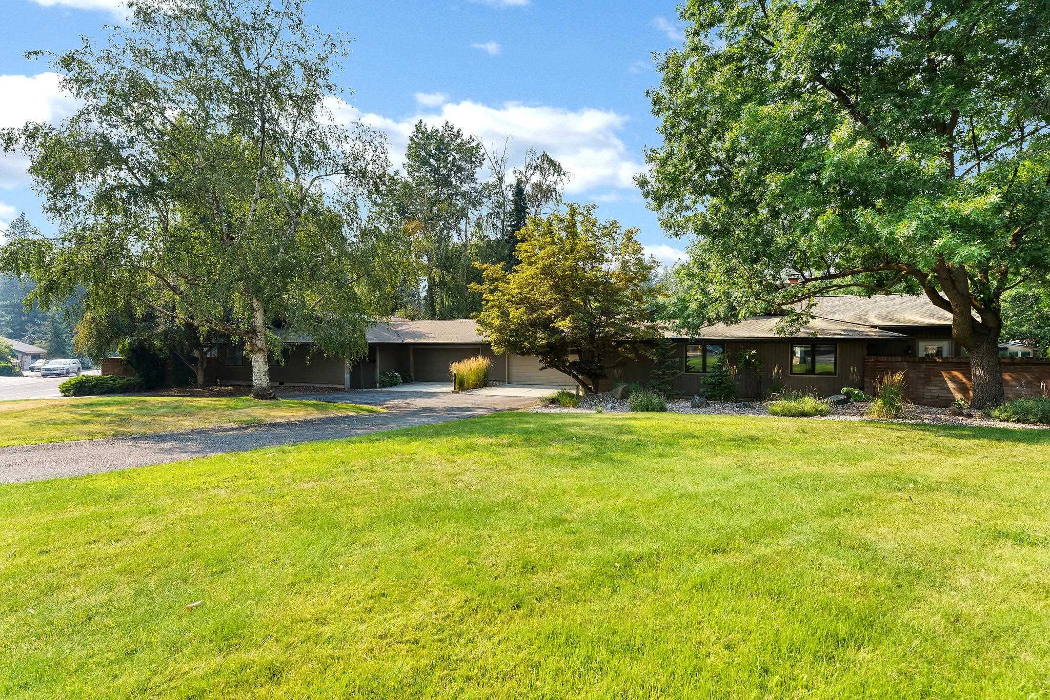 2221 E Rockwood Blvd - Photo 2