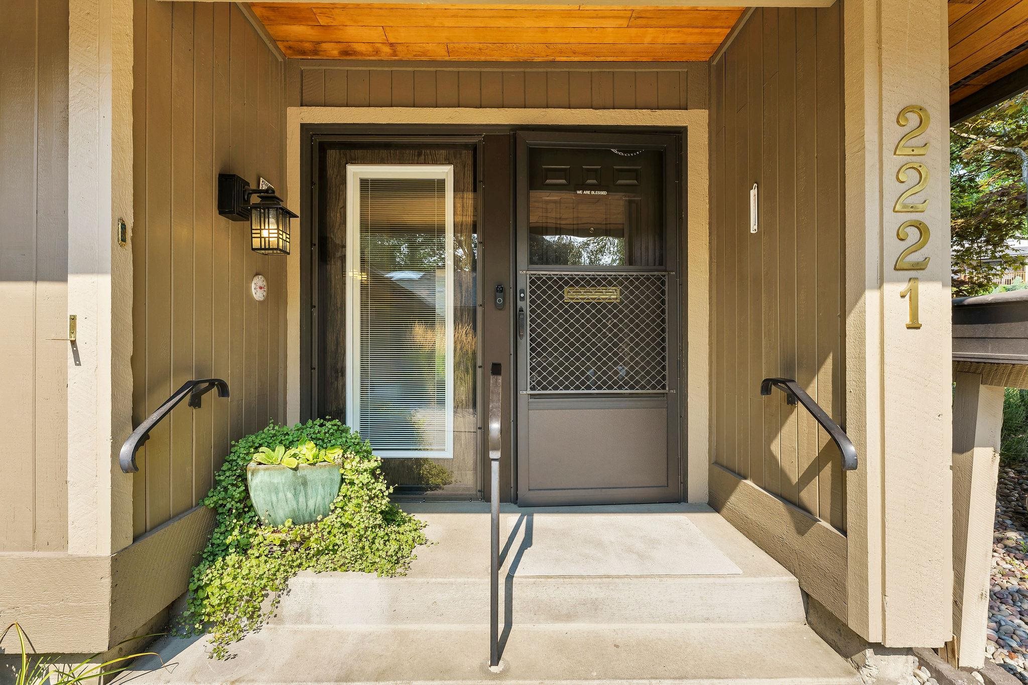2221 E Rockwood Blvd - Photo 4