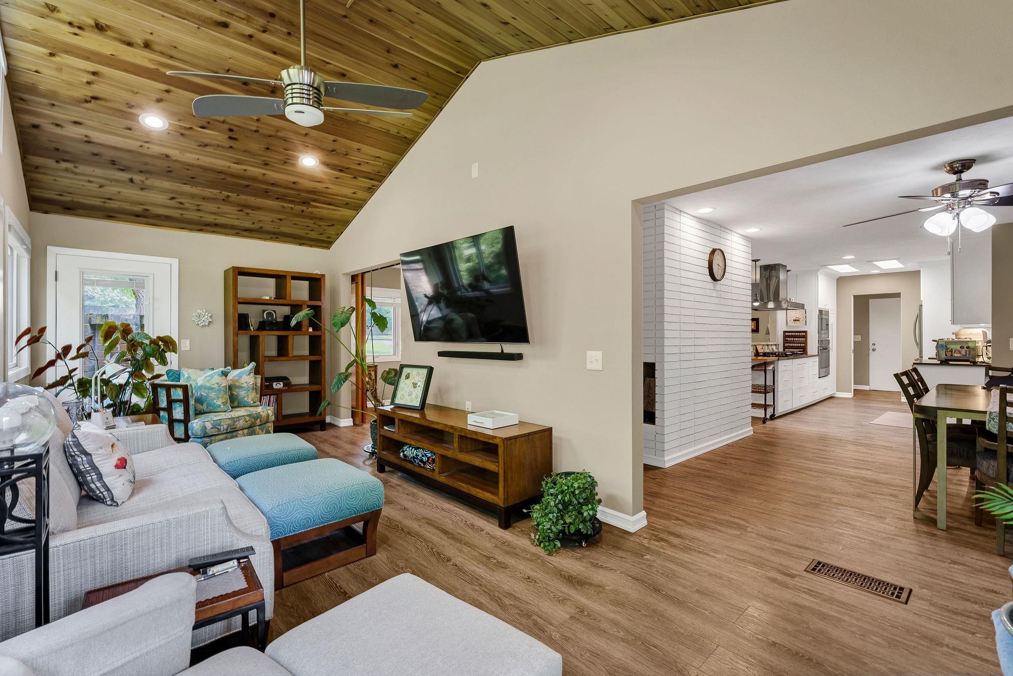 2221 E Rockwood Blvd - Photo 17