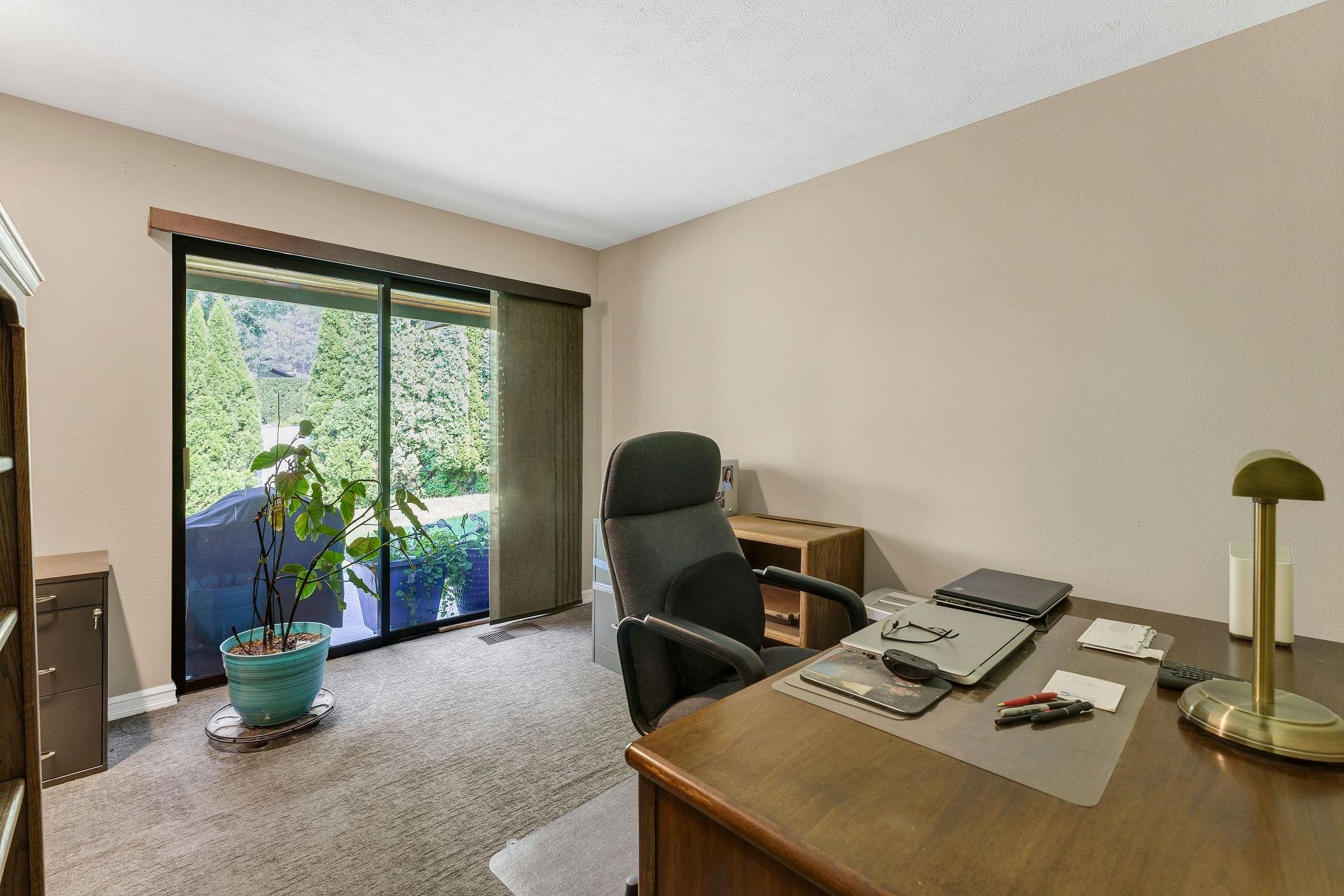 2221 E Rockwood Blvd - Photo 20