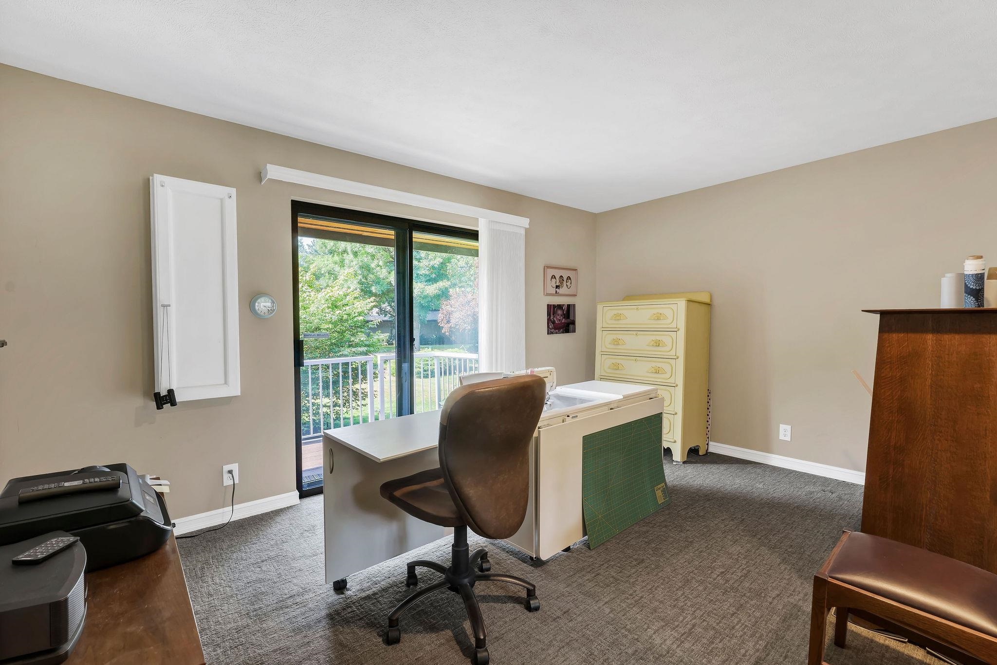 2221 E Rockwood Blvd - Photo 22